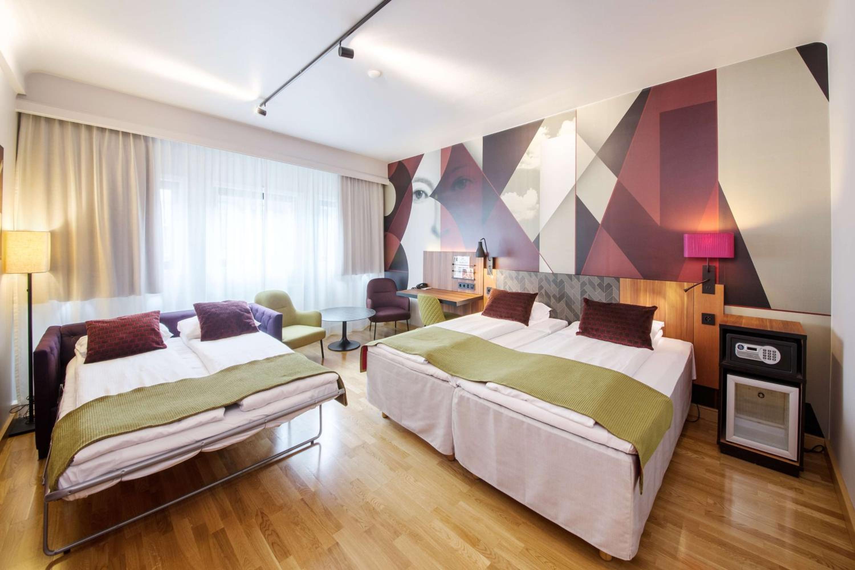 Family Room (2 Adults + 2 Children)