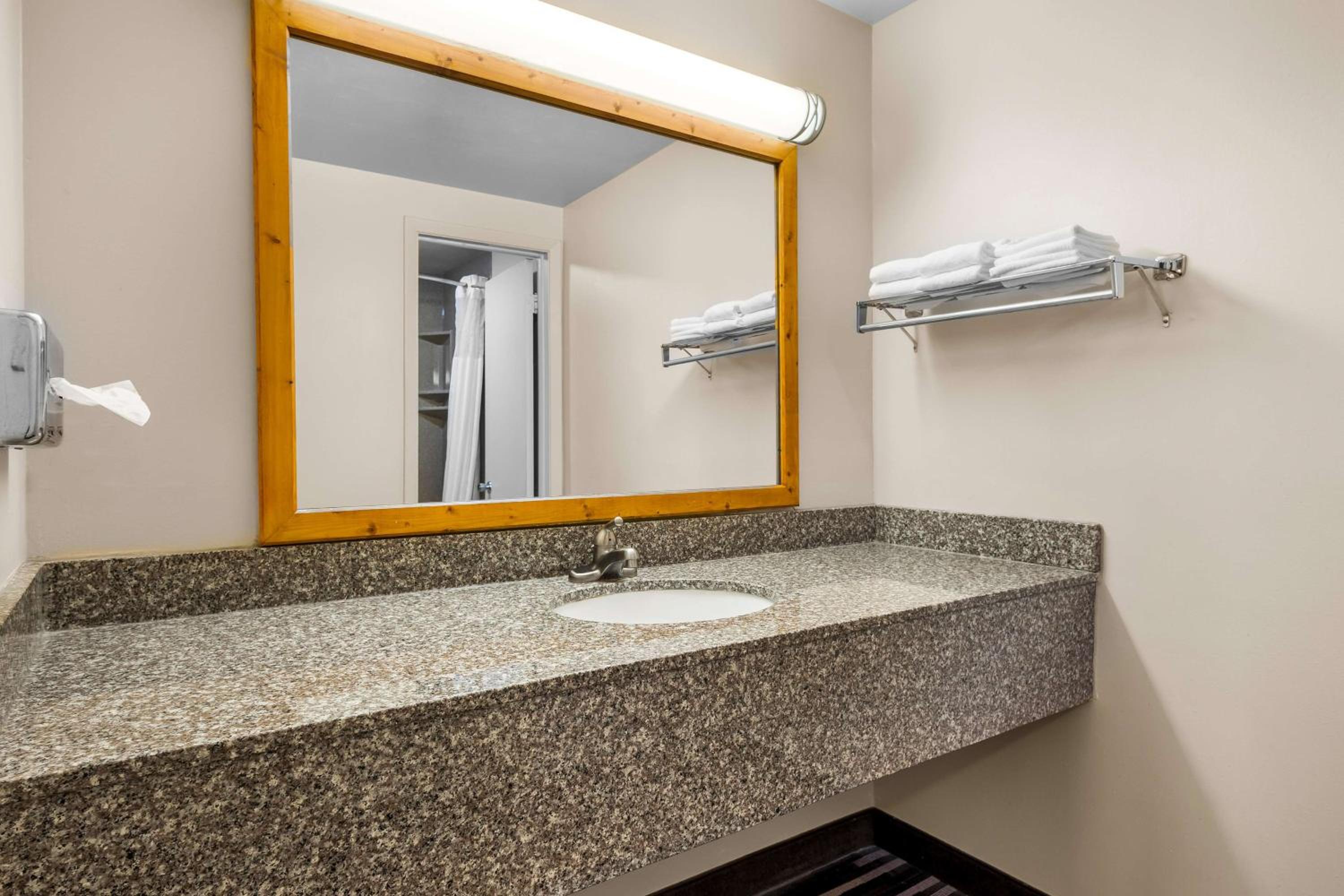 King Room - Second Floor/Non-Smoking