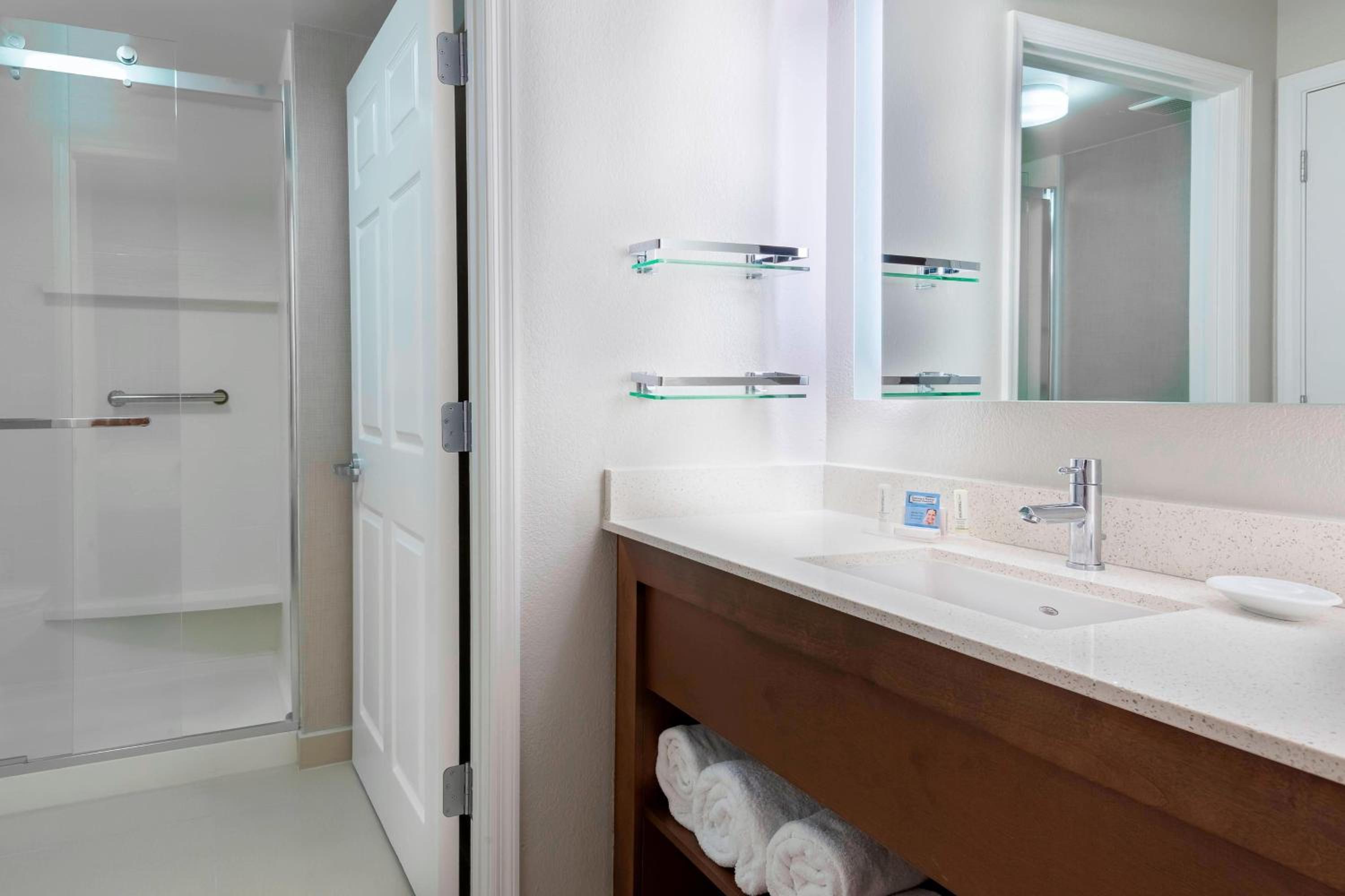 King Studio with Sofa Bed - Hearing Accessible