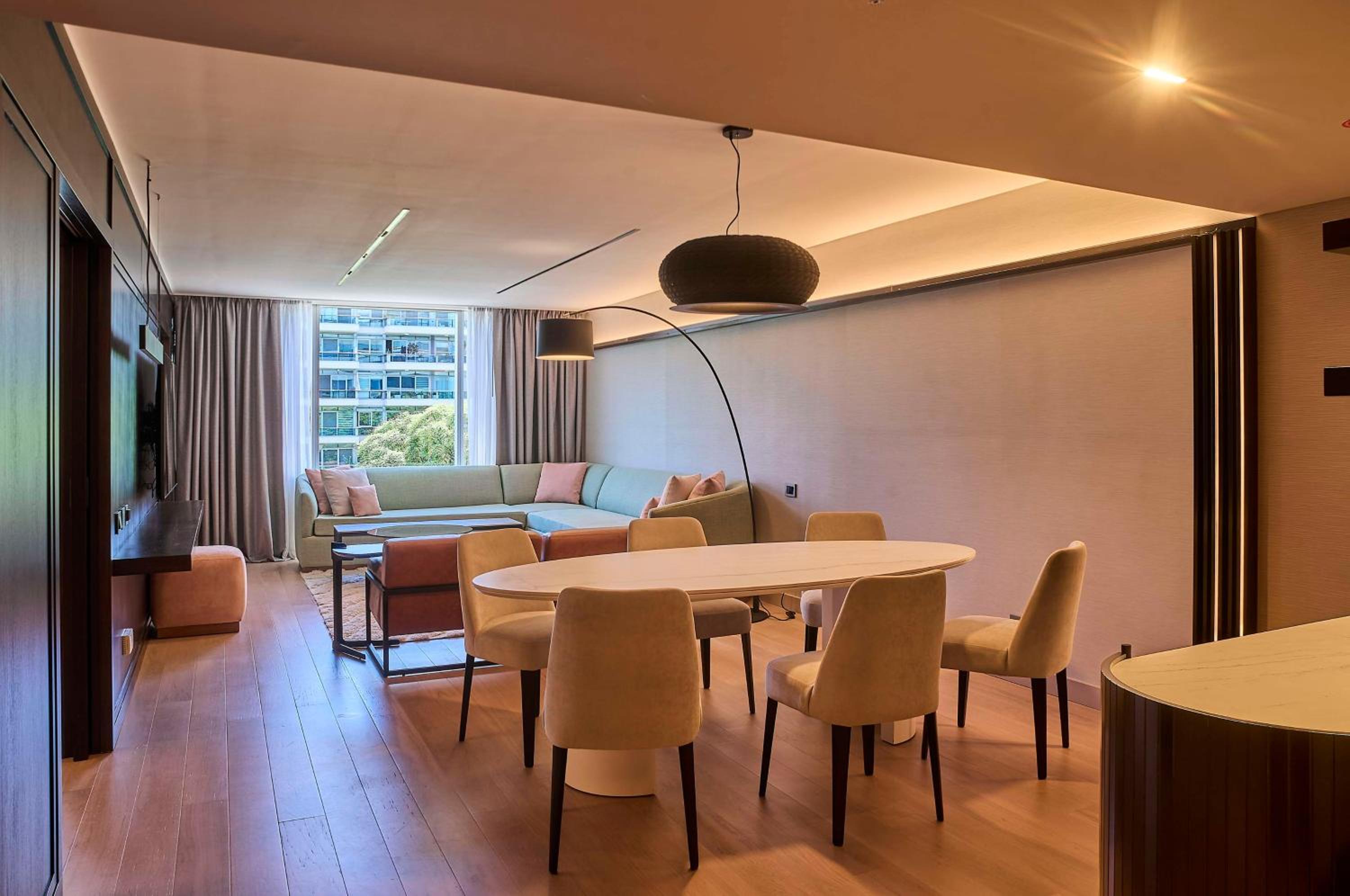 One-Bedroom Corner Suite - City View