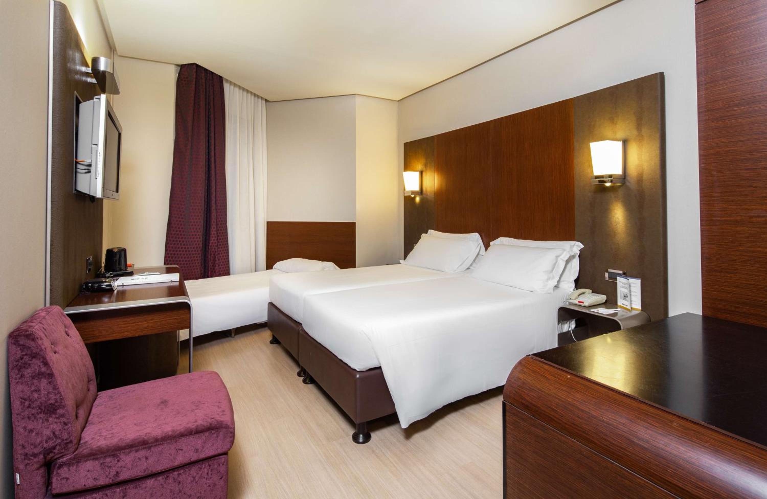 Standard King Room with Single Bed