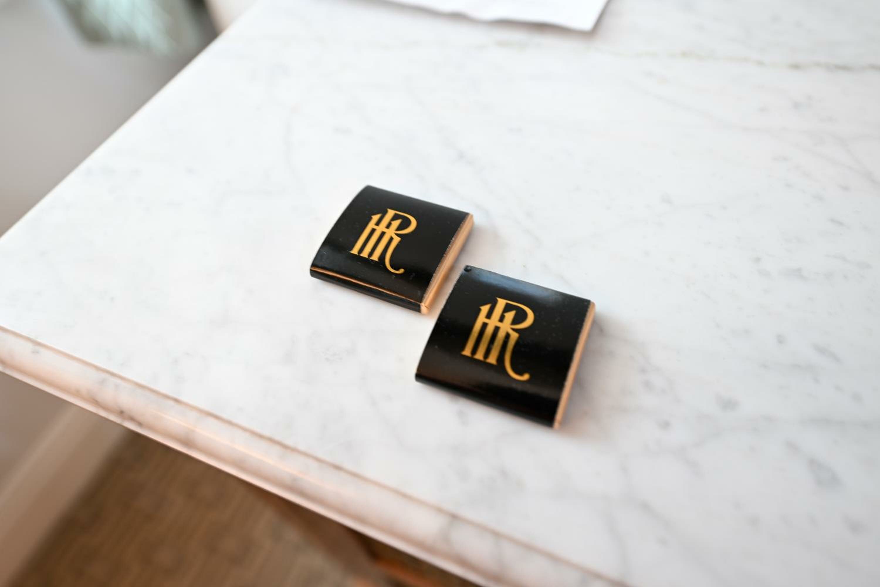 King Junior Suite with Roll-In Shower - Accessible