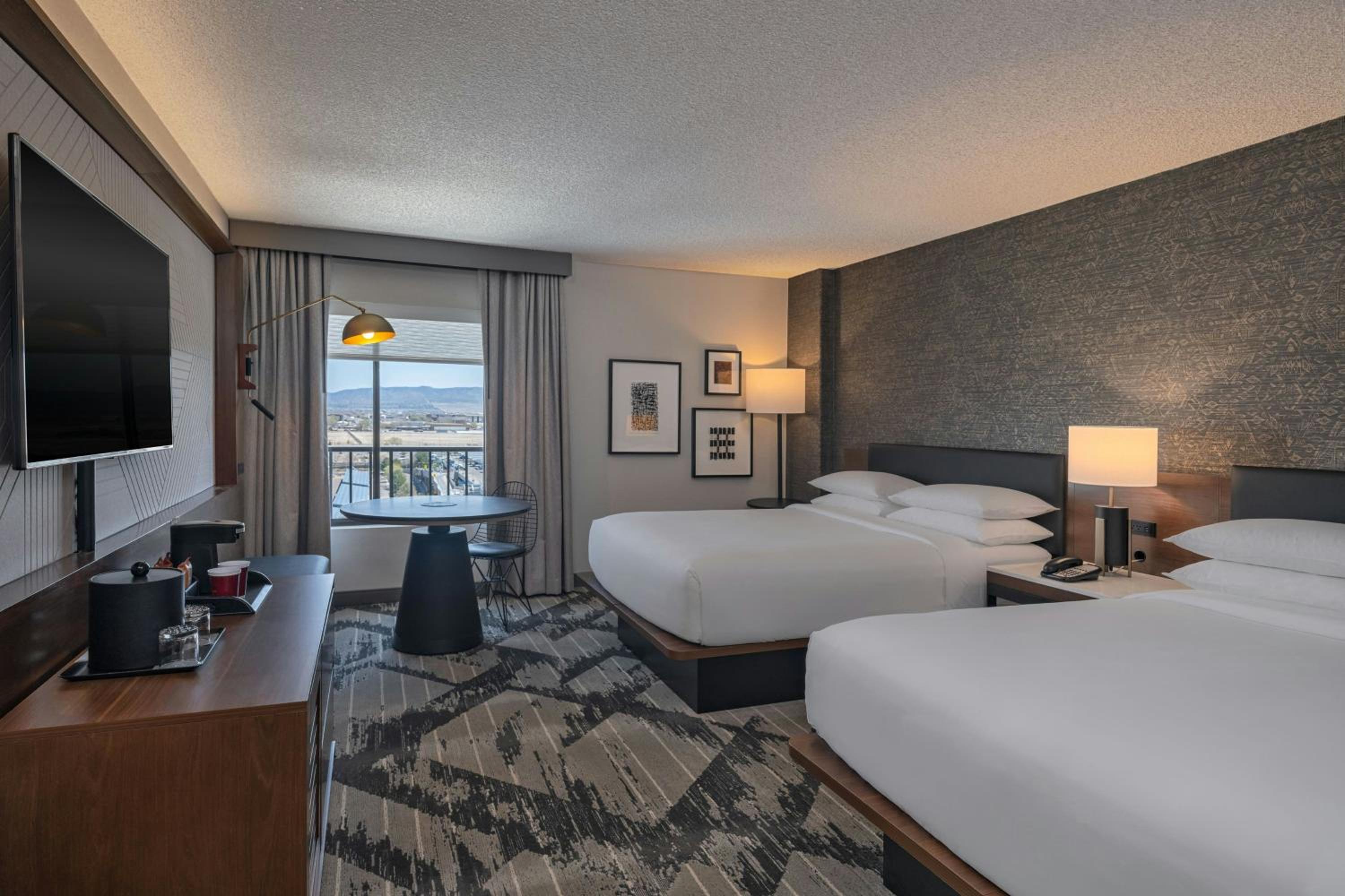 Club level, Club Guest room, 2 Queen, High floor