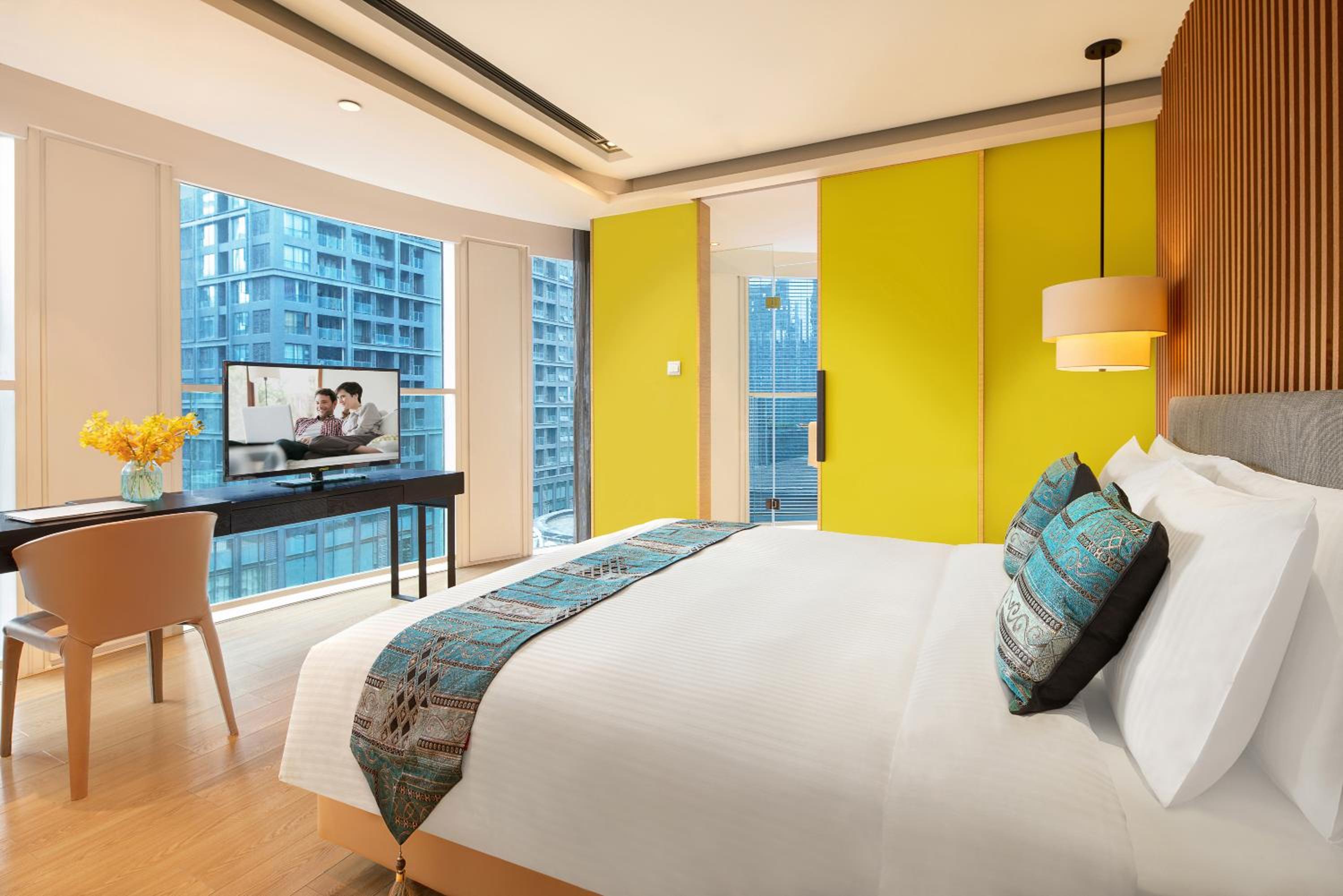 Deluxe One-Bedroom Apartment