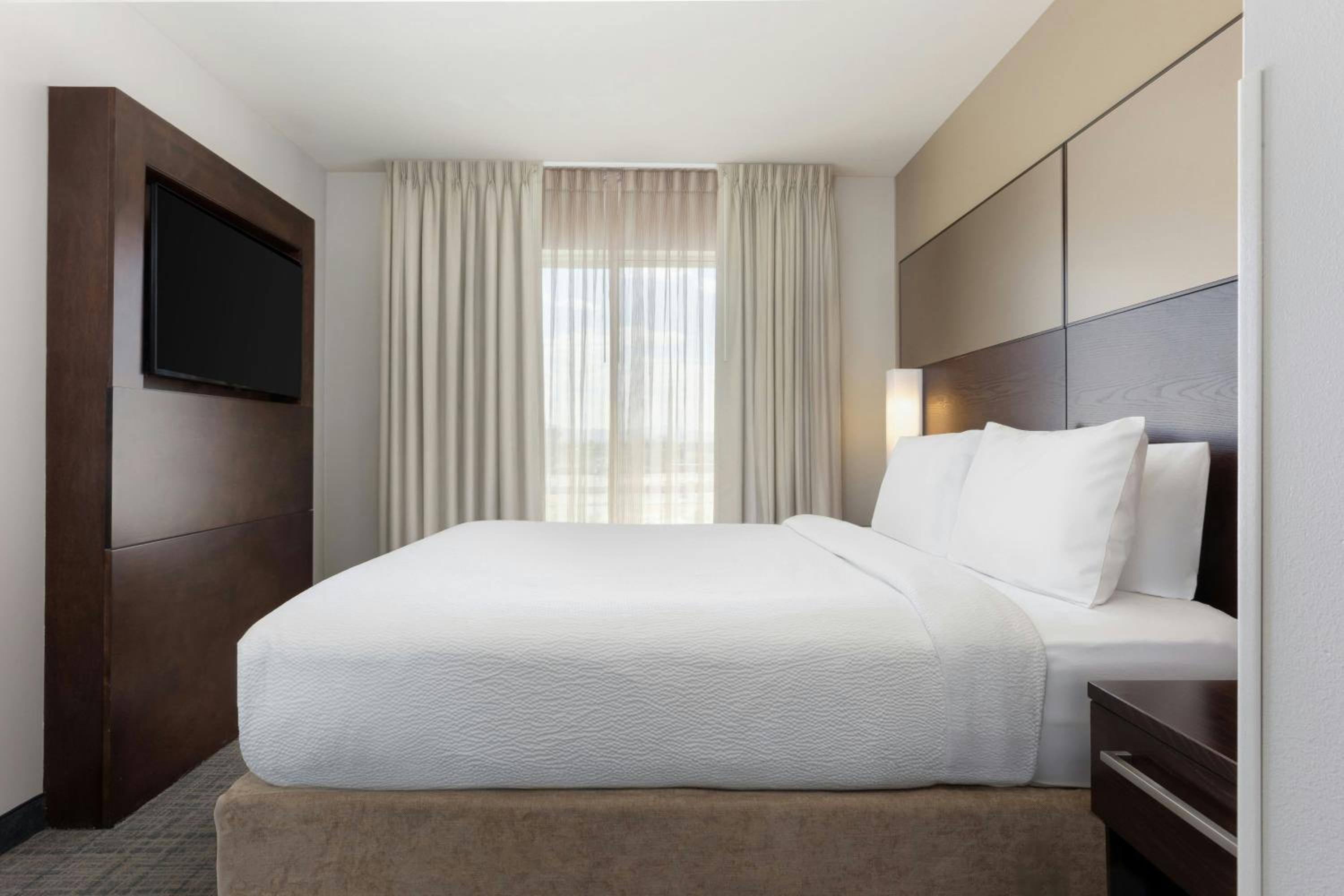 One-Bedroom King Suite with Sofa Bed - Hearing Accessible