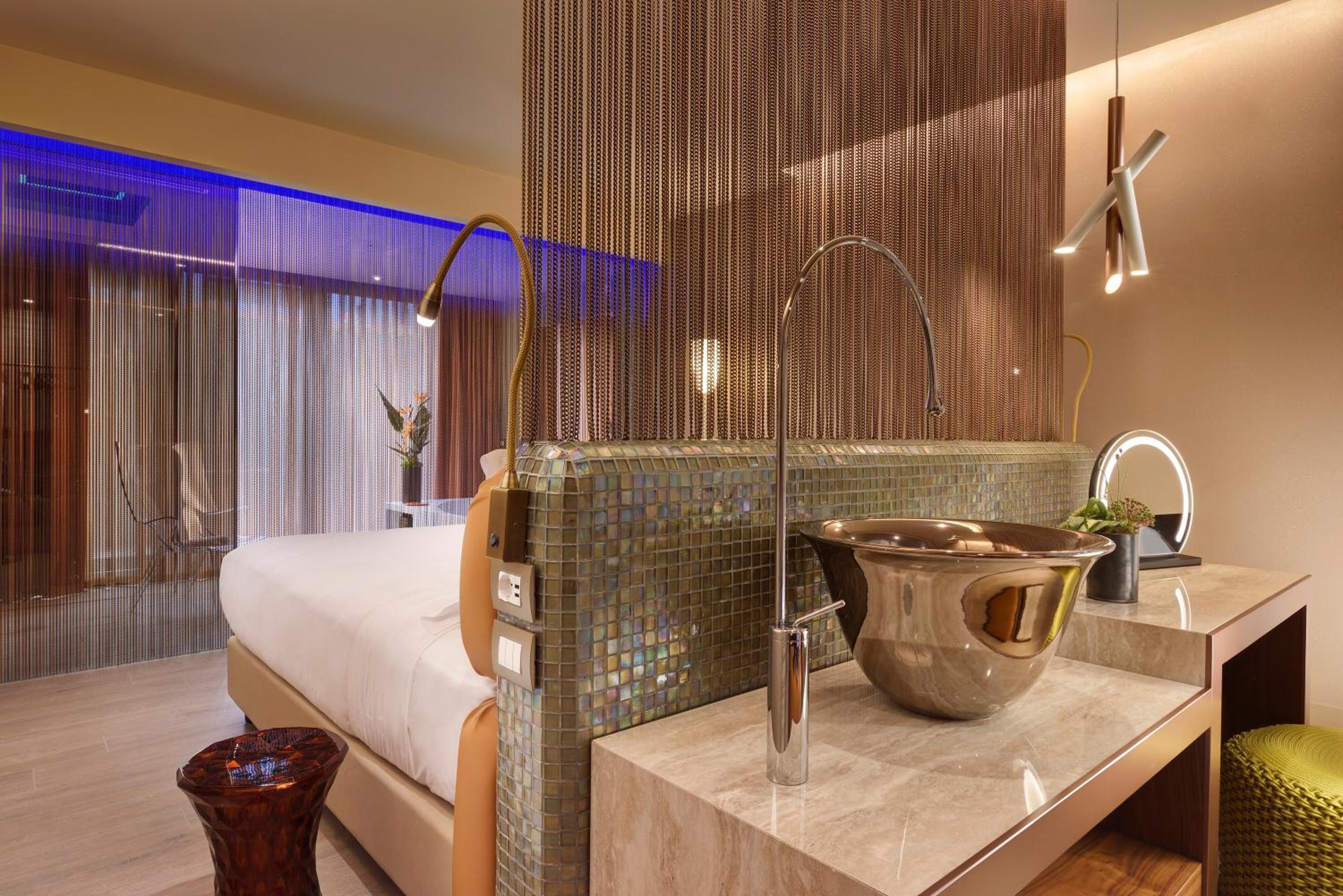 King Room with Spa Bath