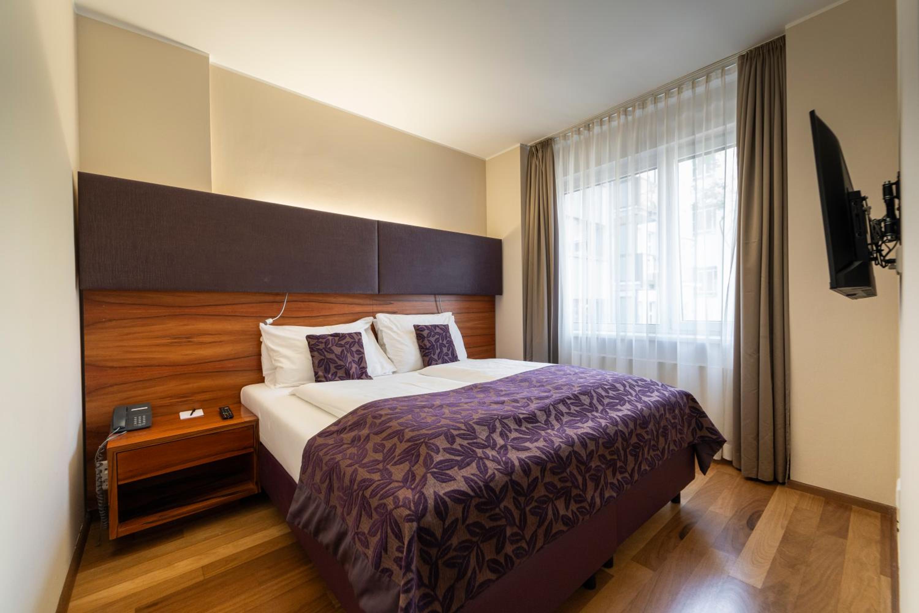 One-Bedroom Apartment with Balcony