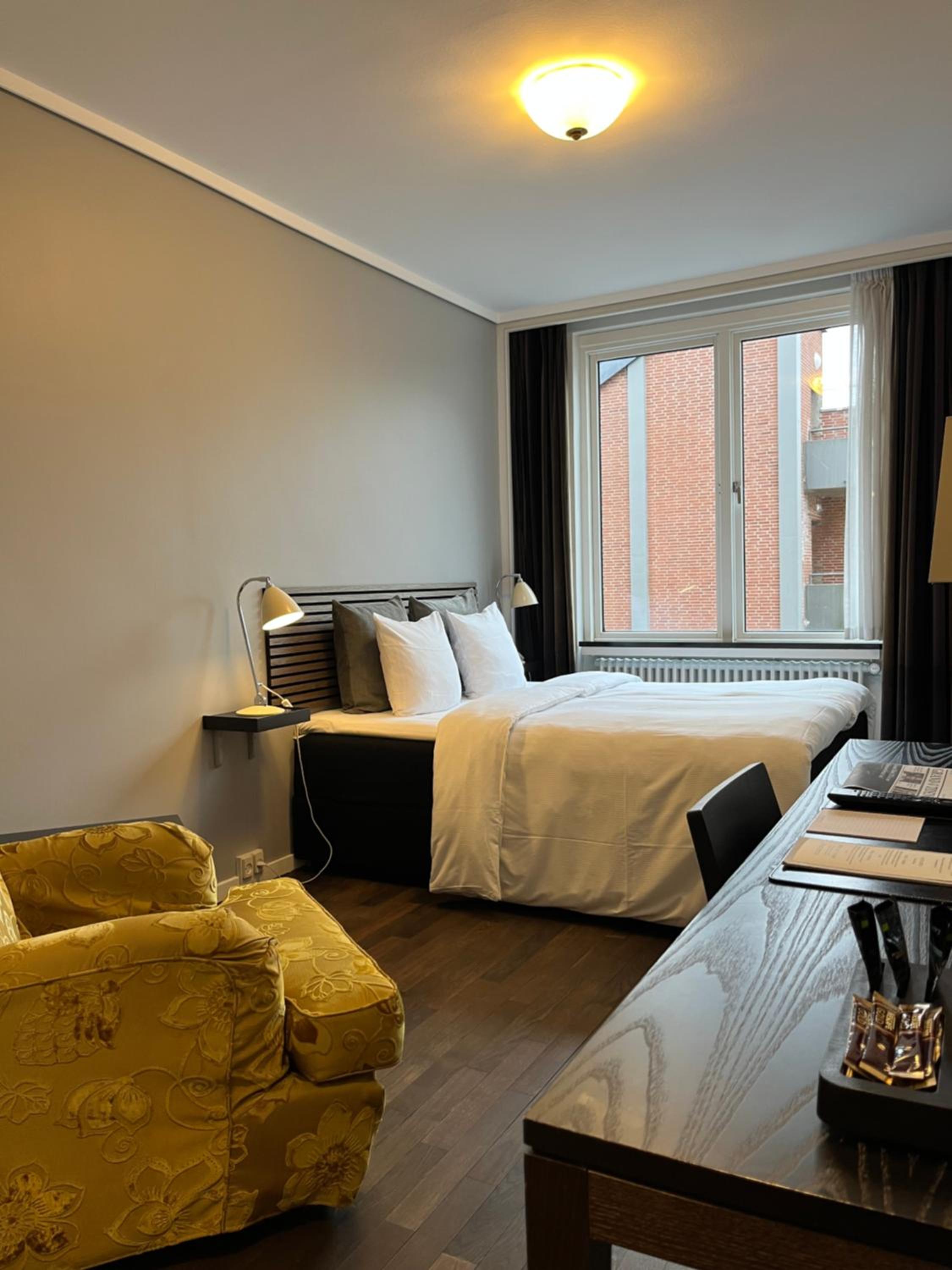 Grand Wing Standard Queen