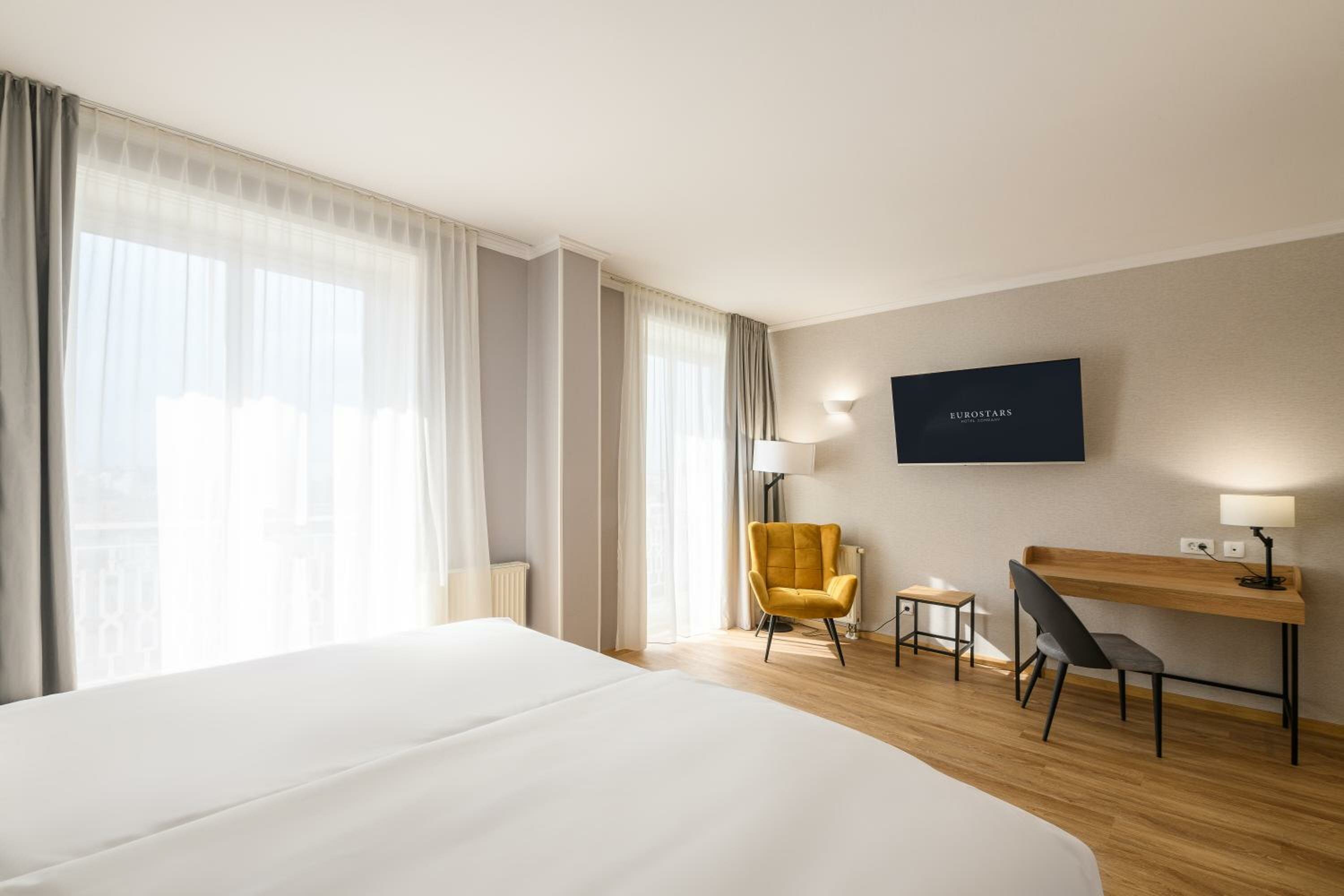 Superior Double or Twin Room with Castle View