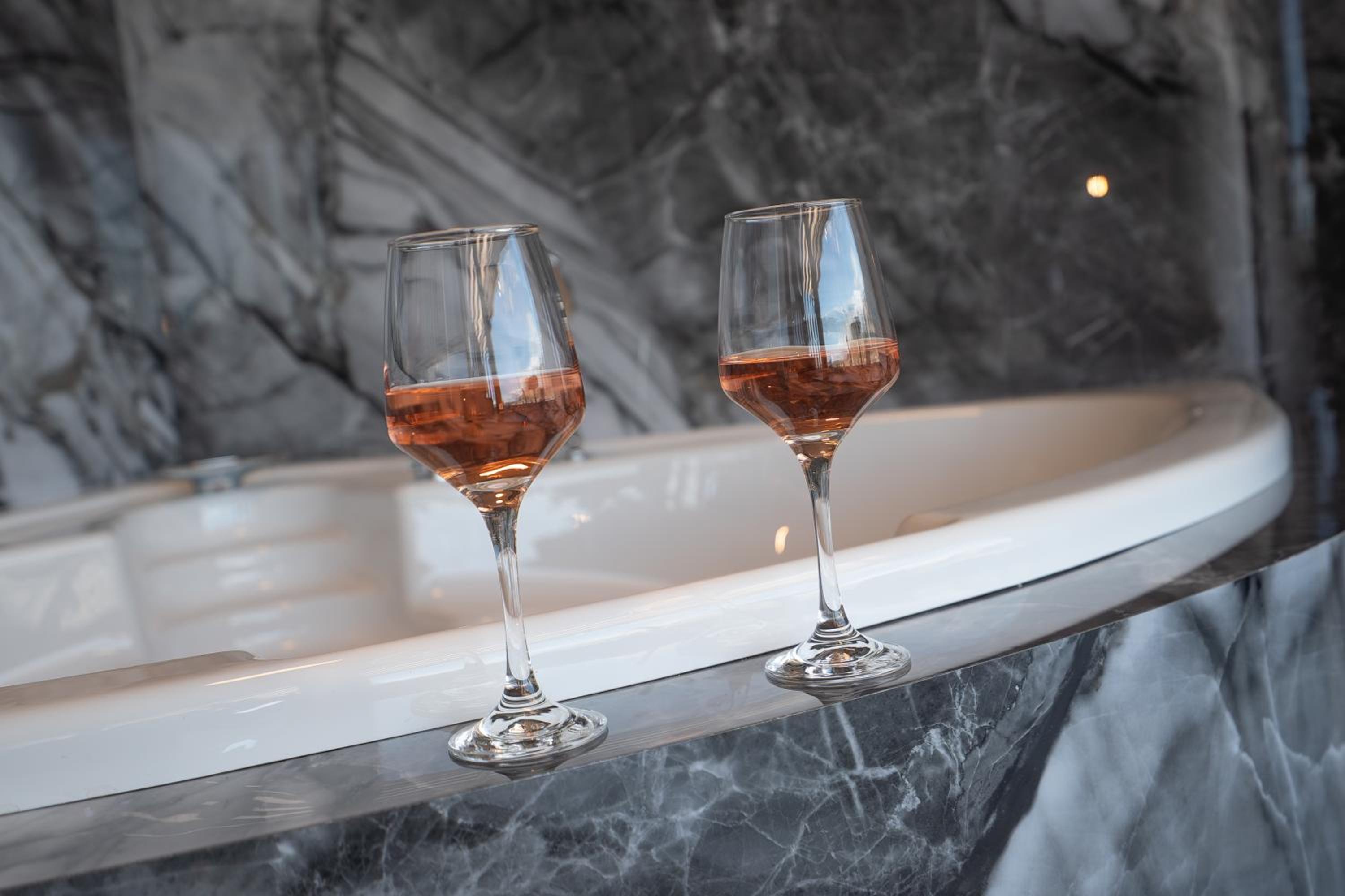 Deluxe Suite with Spa Bath