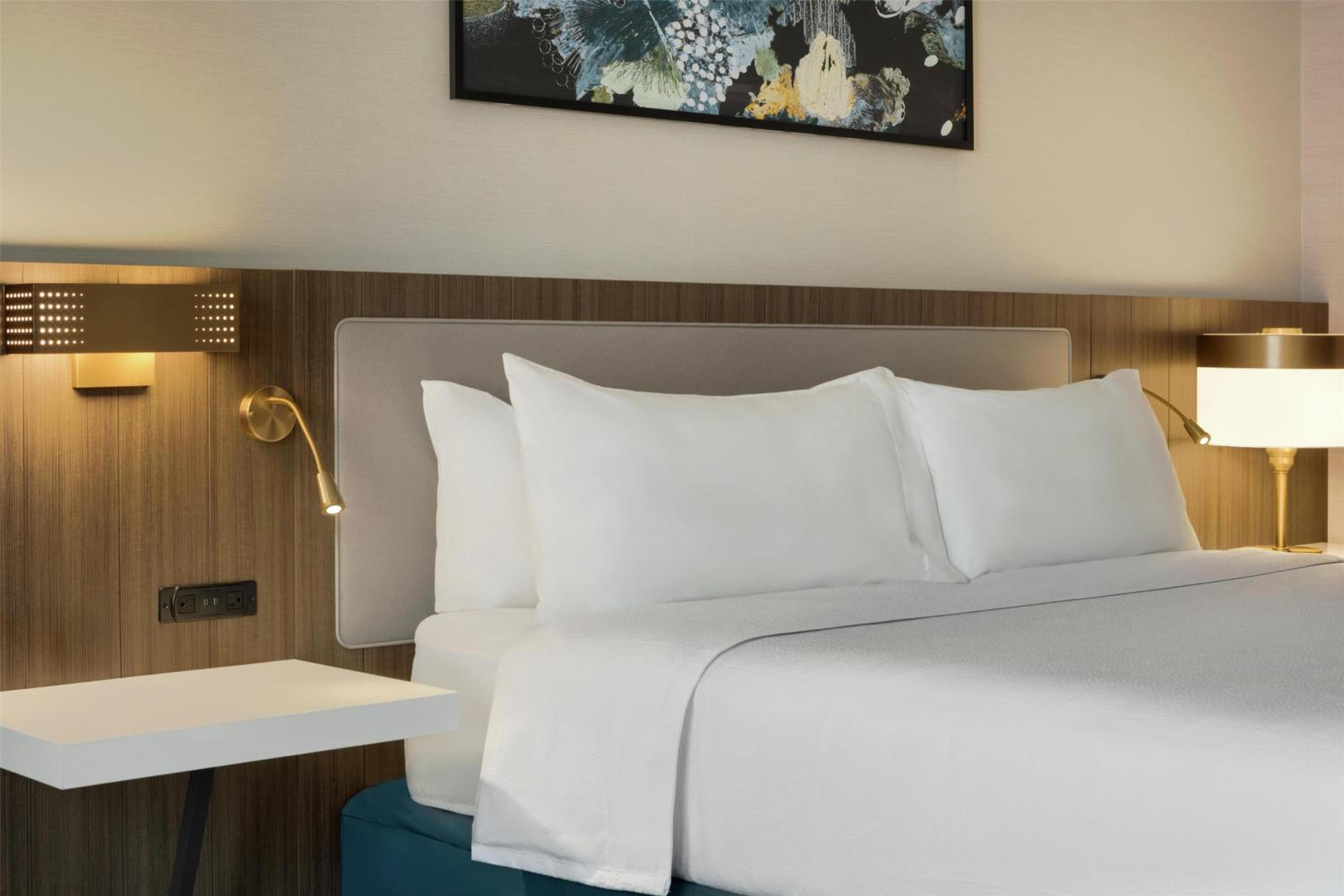 Deluxe King Room with Peloton Bike