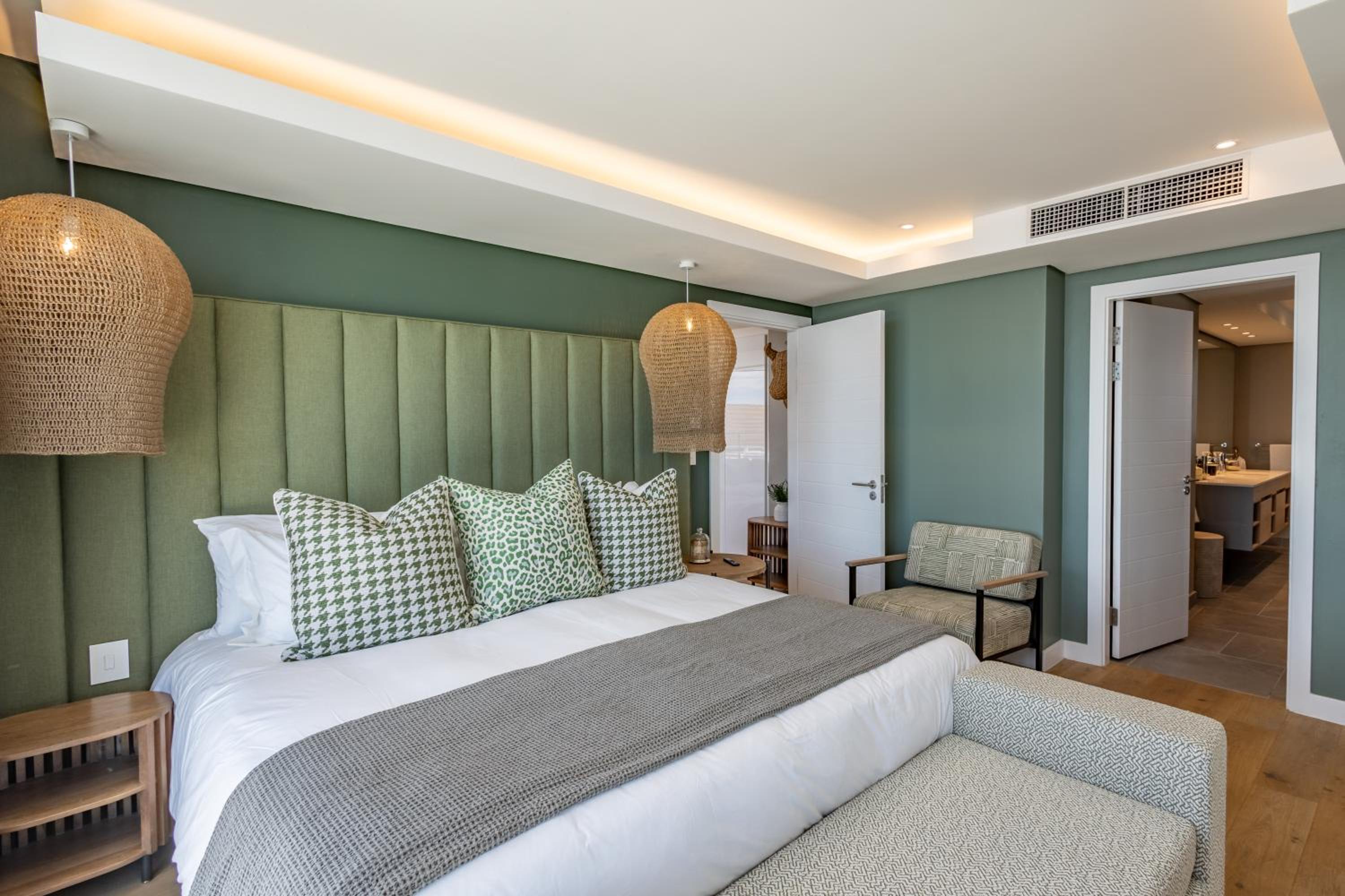 Three Bedroom Luxury Penthouse Apartment with Private Pool 406