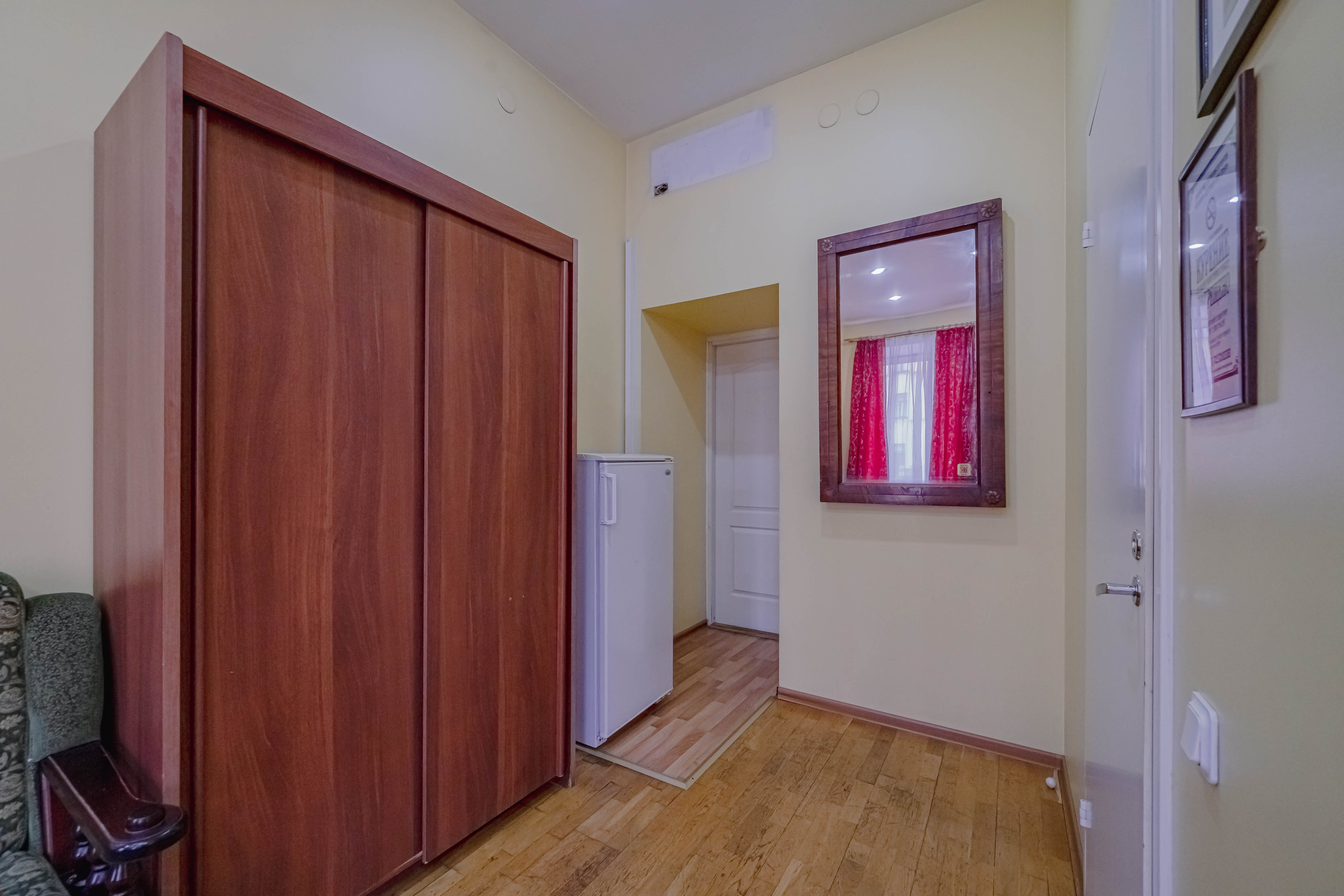 4-местная комната со своим санузлом и видом на Невский проспект