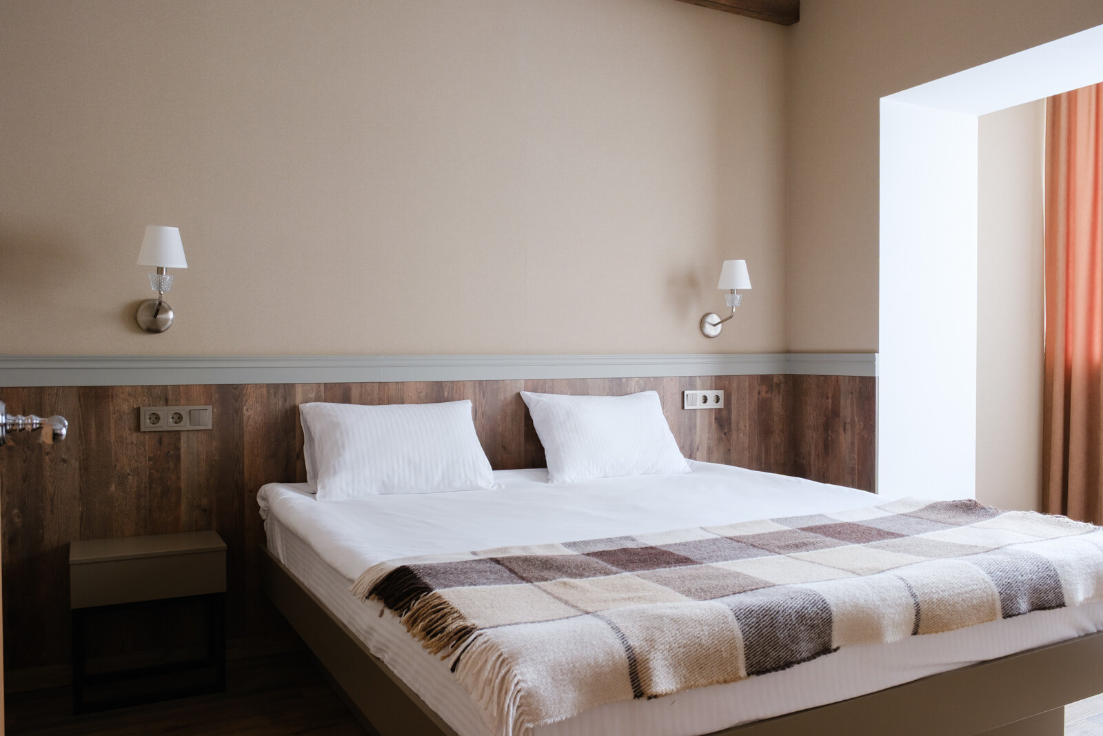 Люкс 2-й этаж (203,202)