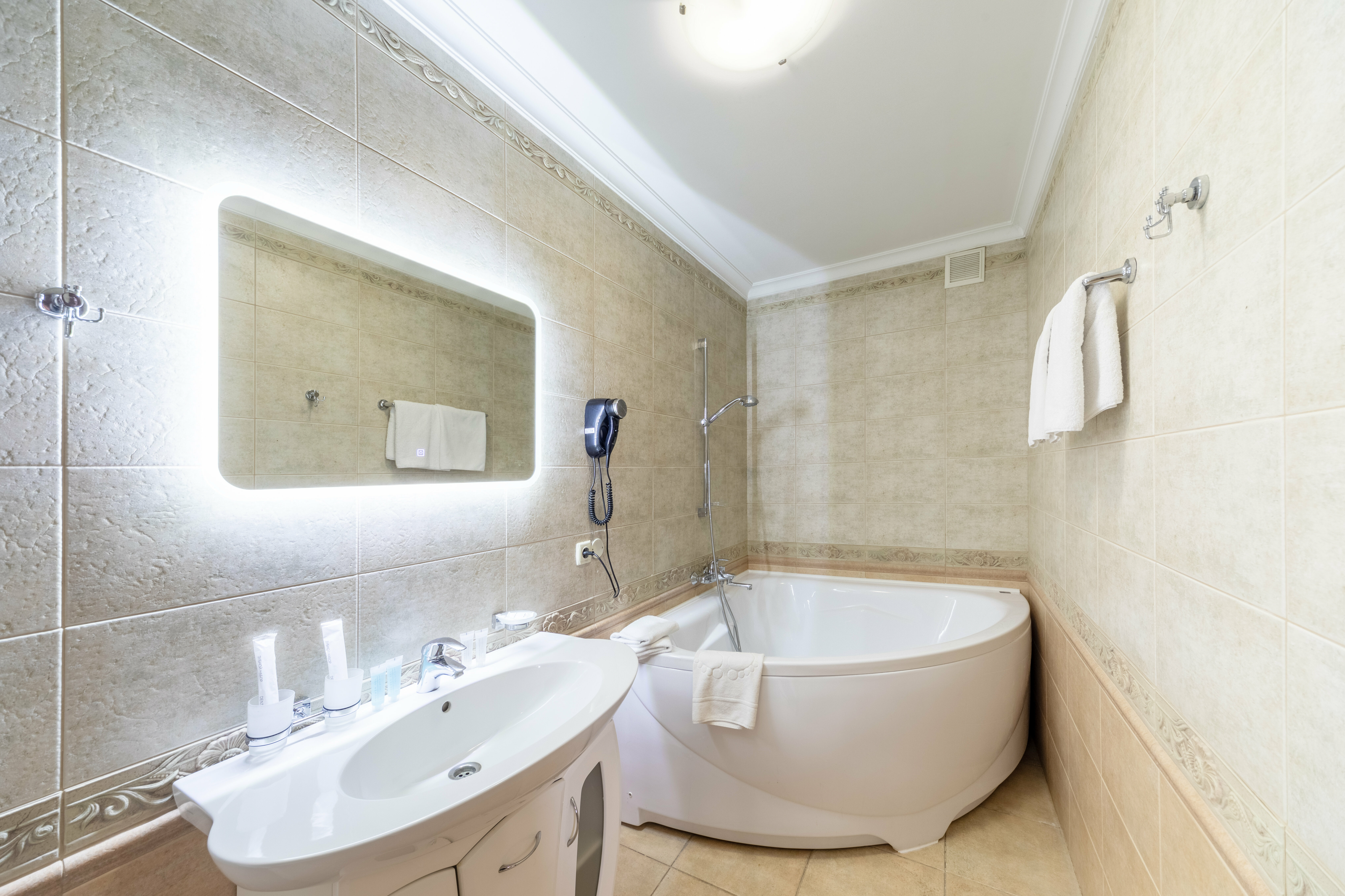 Полулюкс с ванной