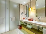 2 Queen Beds Premium Courtyard View в Hualuxe Shanghai Twelve at Hengshan