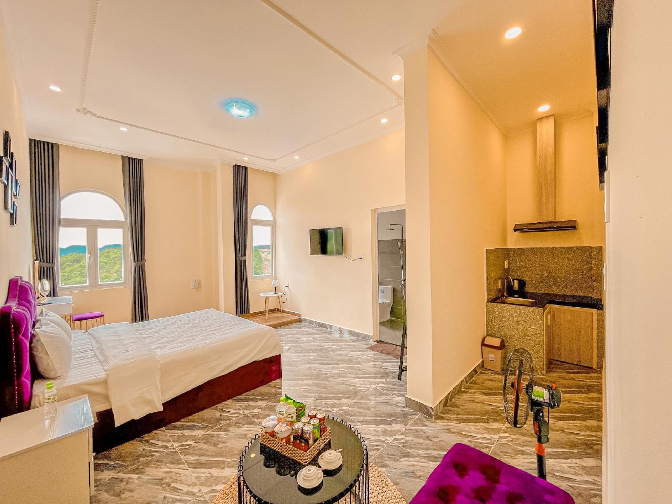 Suite With Mountain View