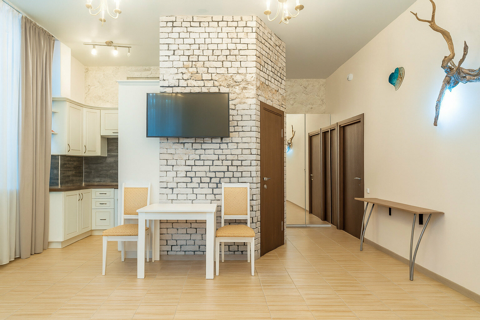 Стандартный номер с 2 односпальными кроватями и диваном