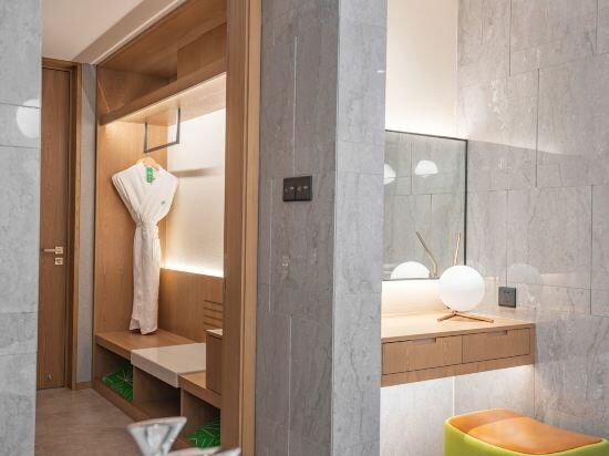 1 Bedroom Suite Living Area High Floor