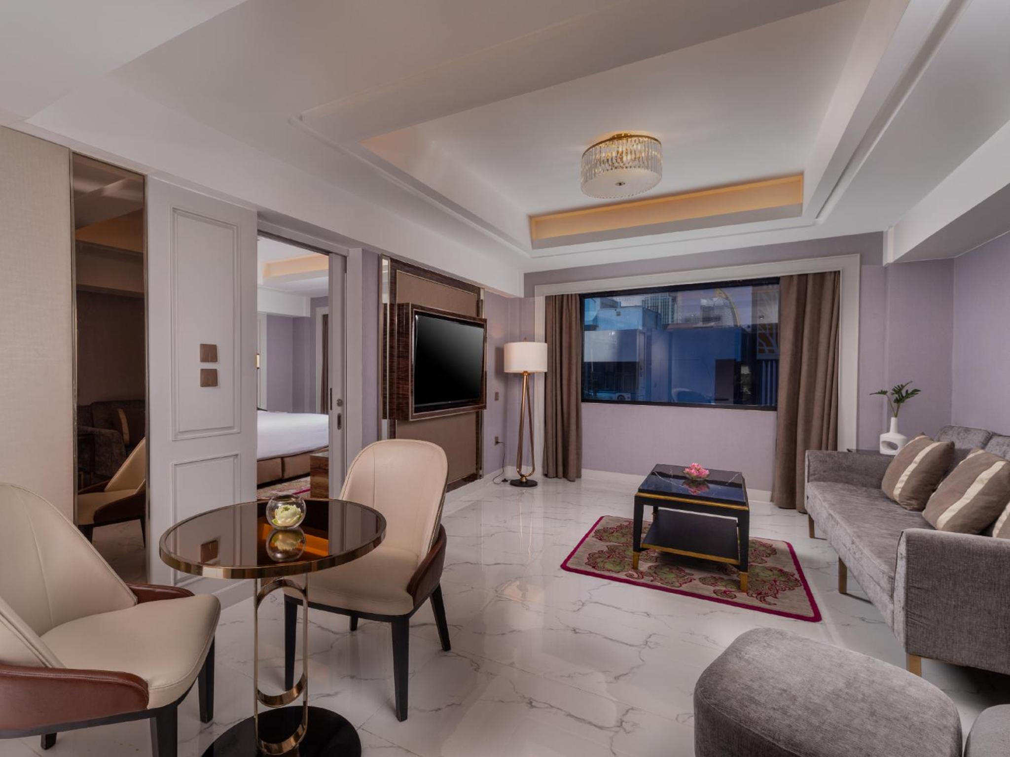 Premier Suite with Club Lounge Access