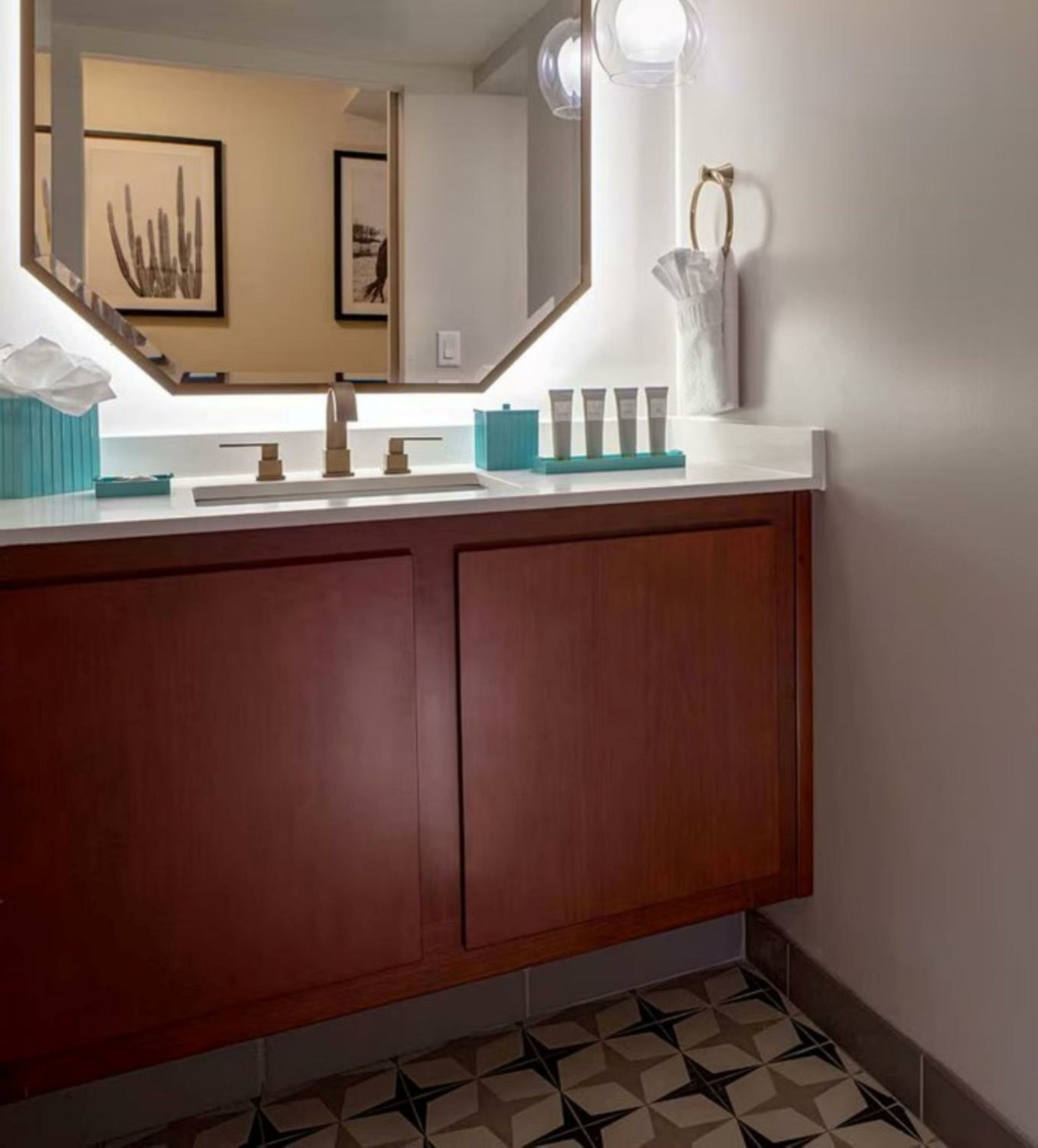 Oversize Guest room with 1 King