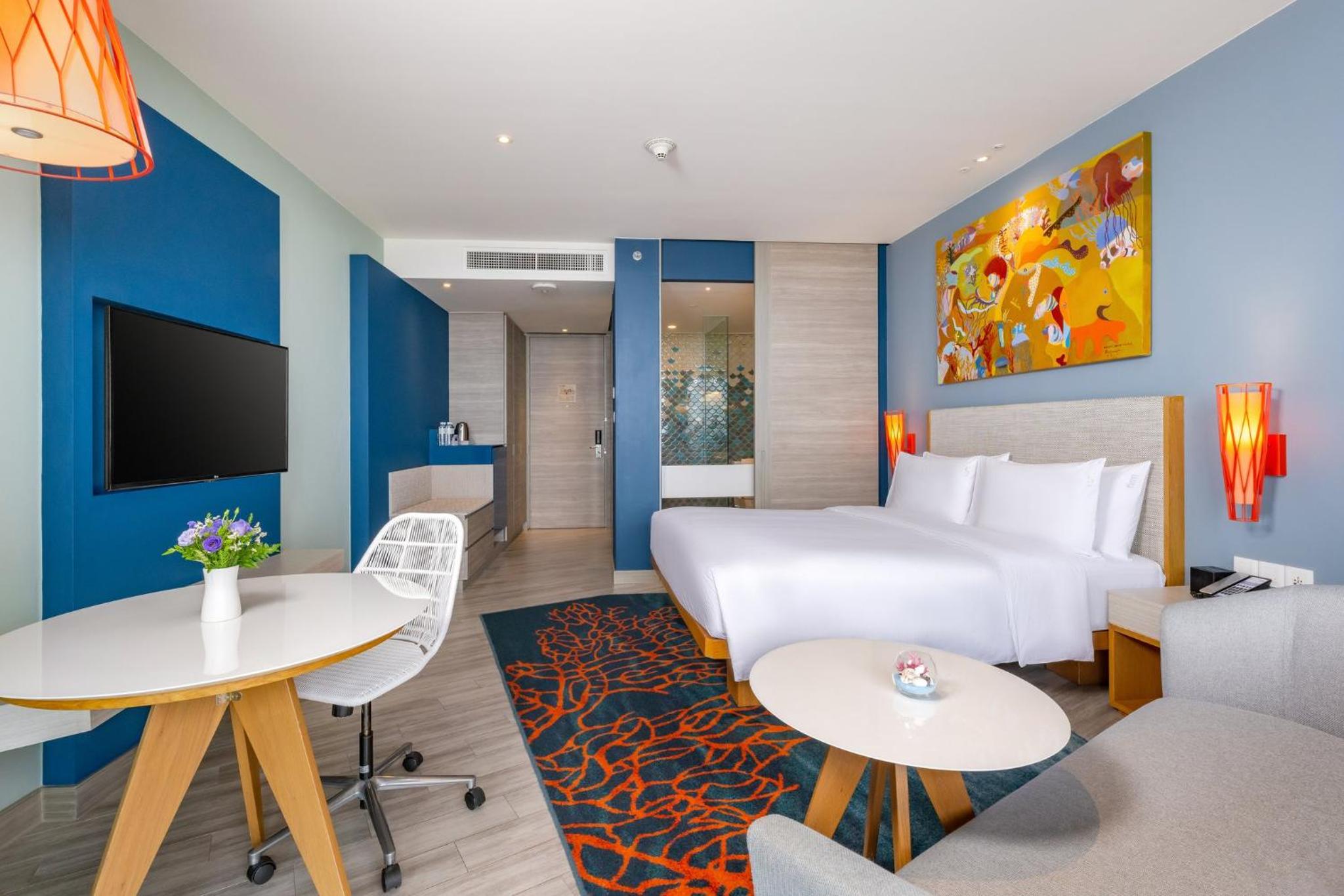 1 King Standard Accessible Ocean View