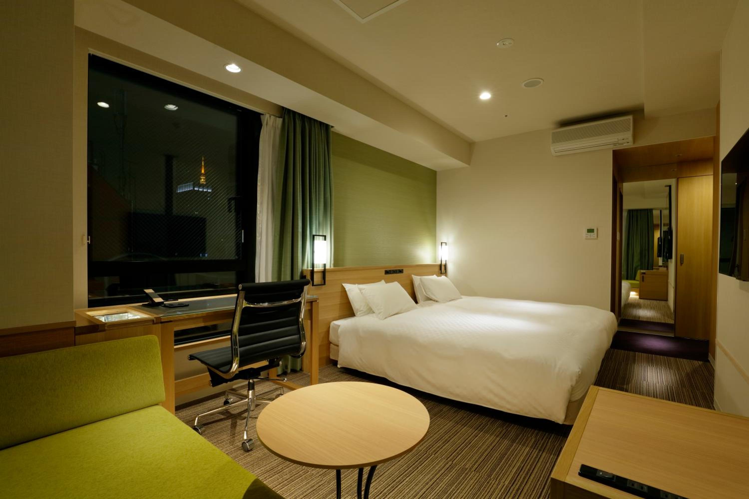 Corner King room