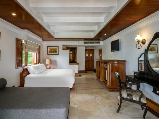 Hillside with Terrace and Bathtub