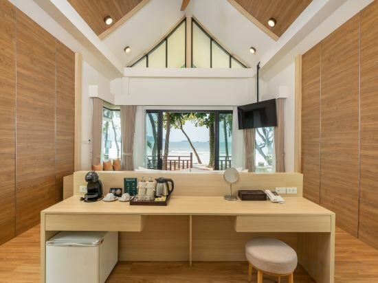 Grand Deluxe Beachfront Villa