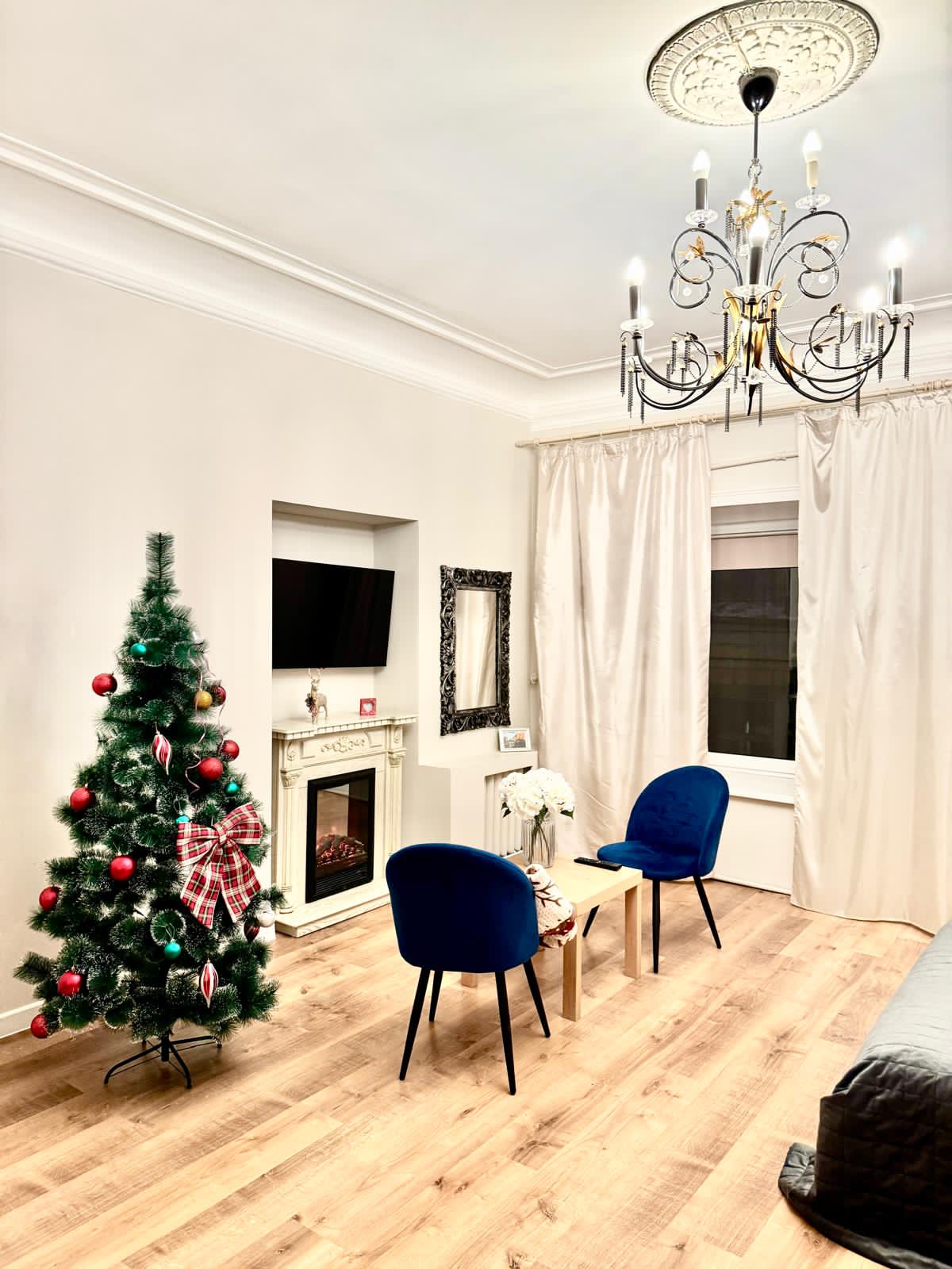 Огромный номер 35 метров c новым ремонтом, кроватью 160 на 200, удобным раскладывающимся диваном 160 на 200 и санузлом из мраморной плитки в номере