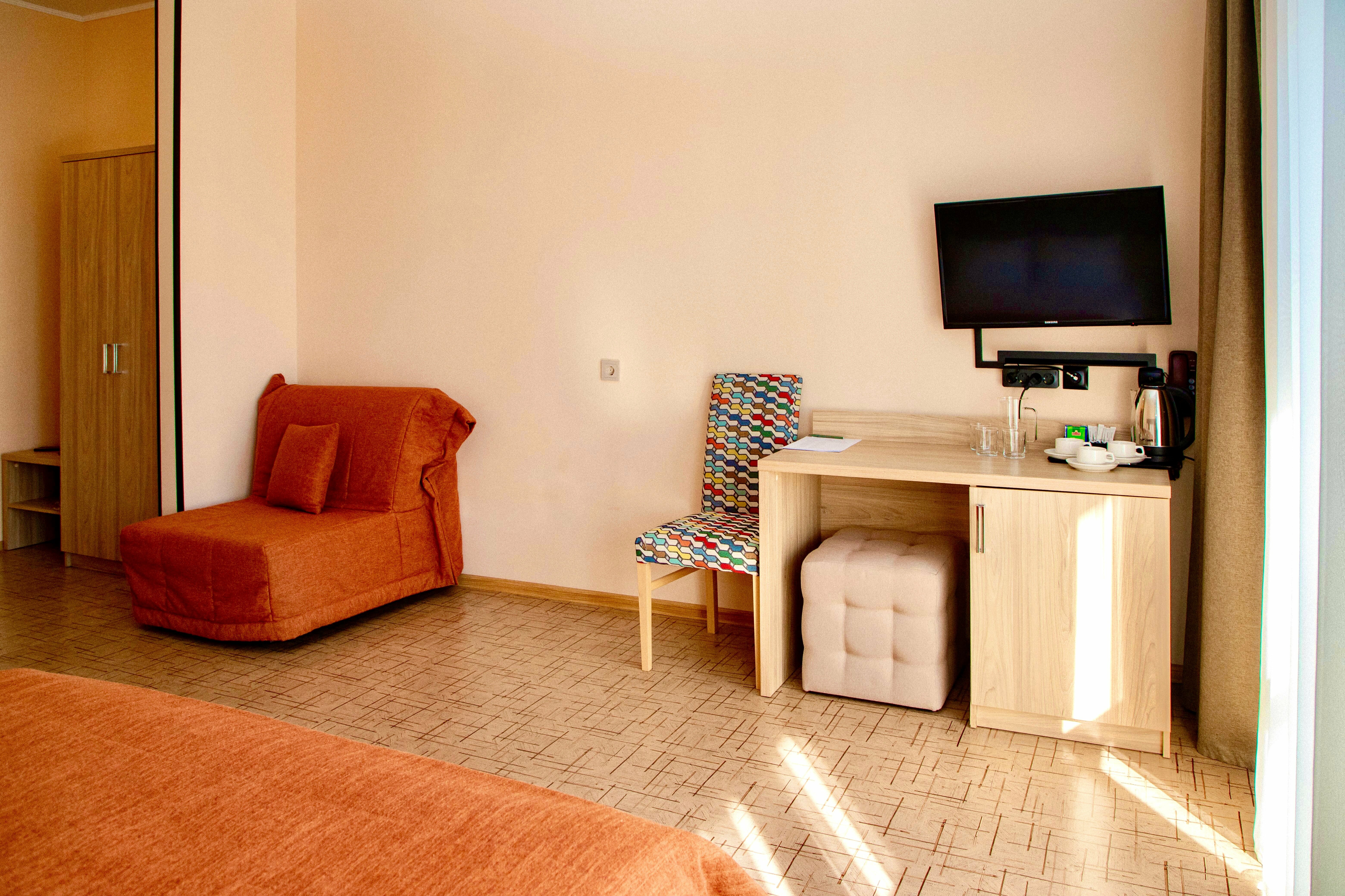 Супериор трехместный с просторным балконом