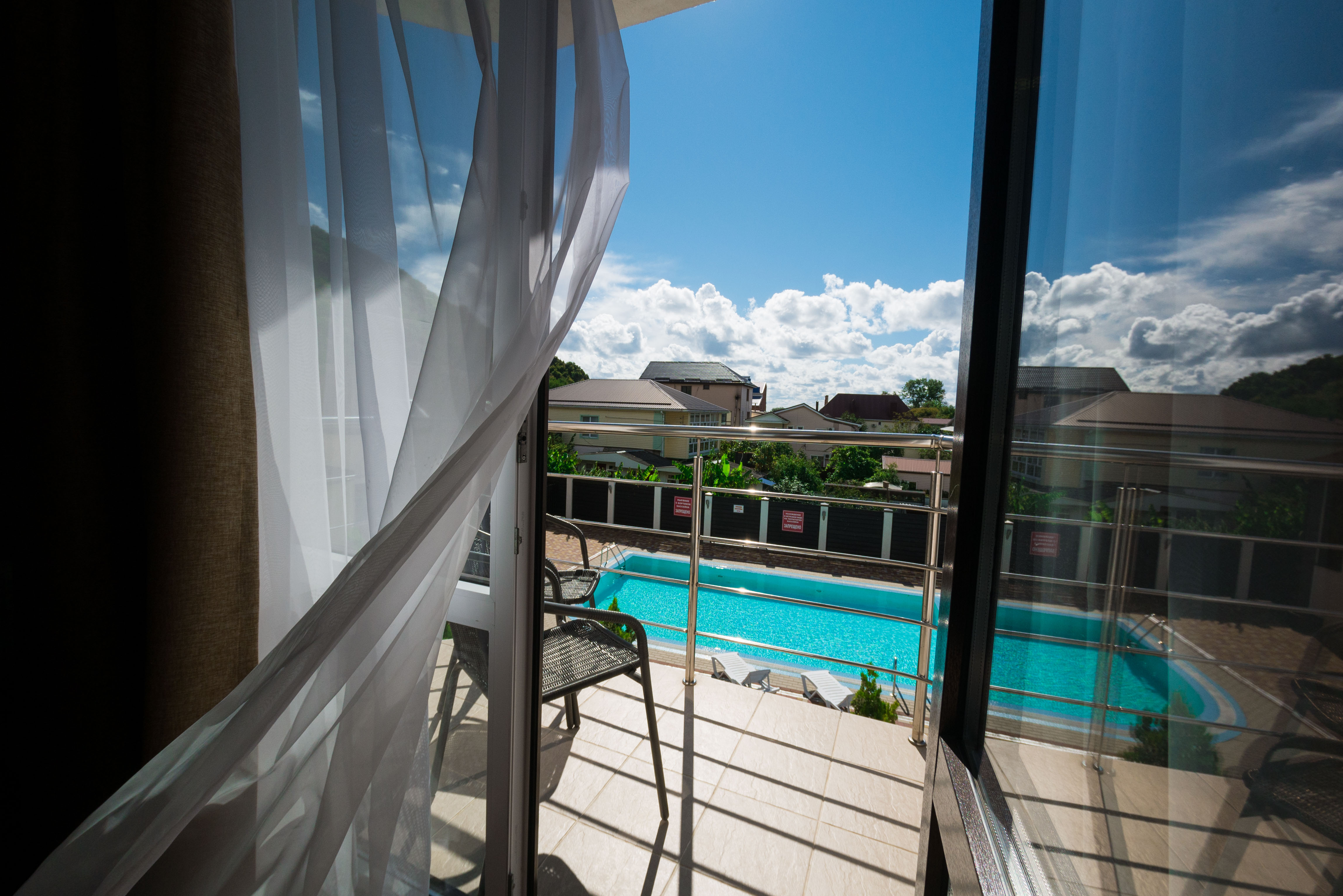 Стандартный 3-местный с балконом с видом на бассейн