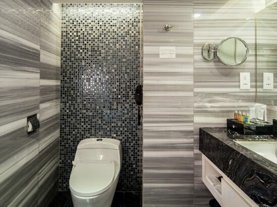 Promenade Deluxe Suite with Club Lounge Access