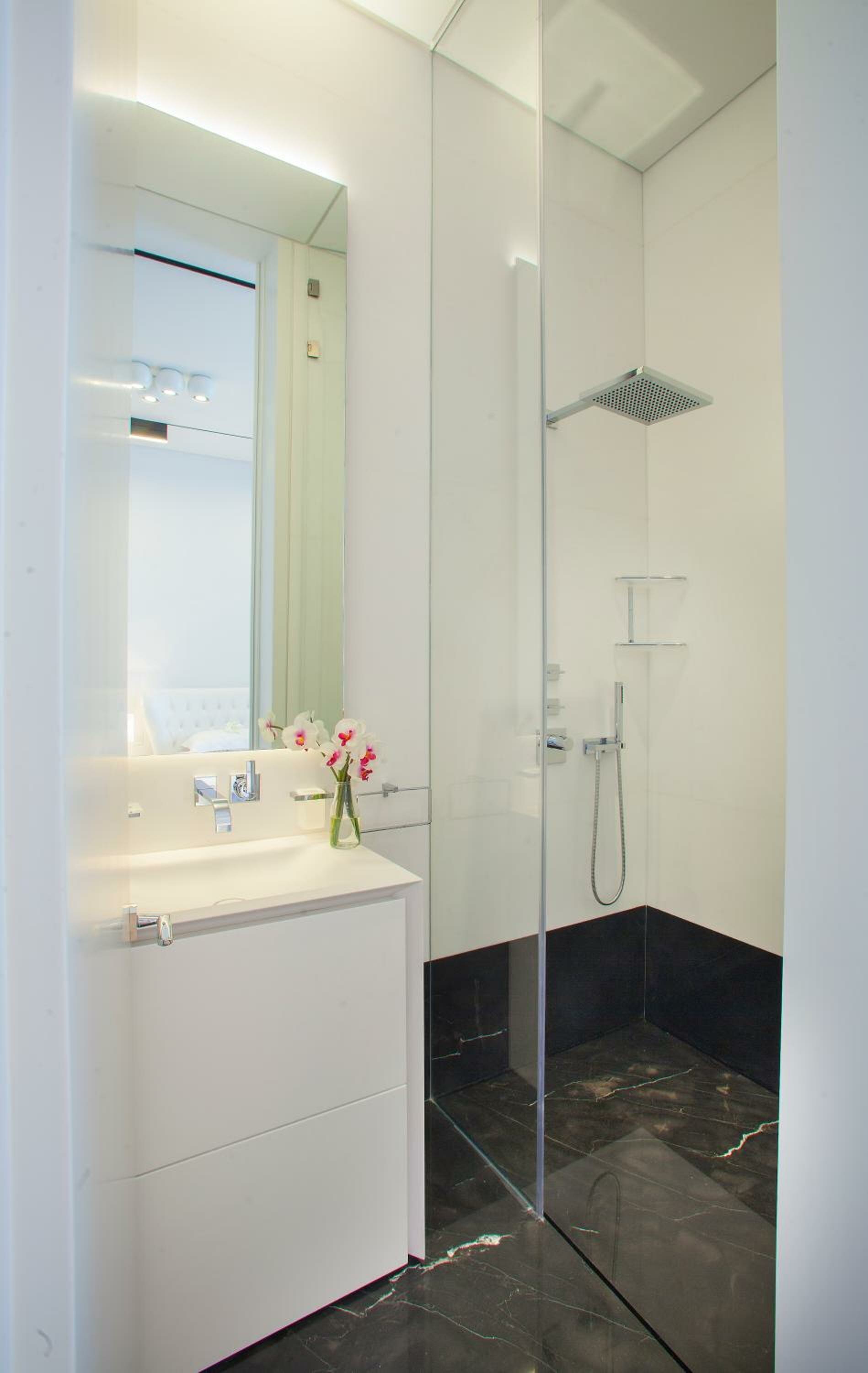 Two-Bedroom Apartment with Private Hot Tub and Garden