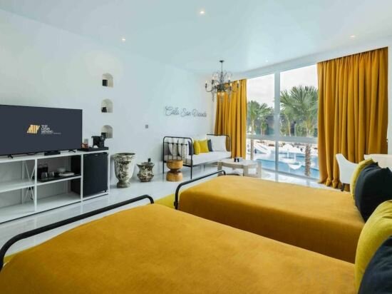 Platinum One-Bedroom Pool View