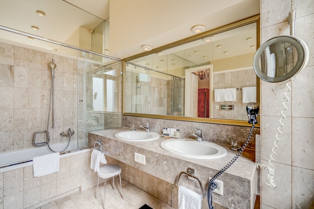 Suite, Multiple Beds, Lake View