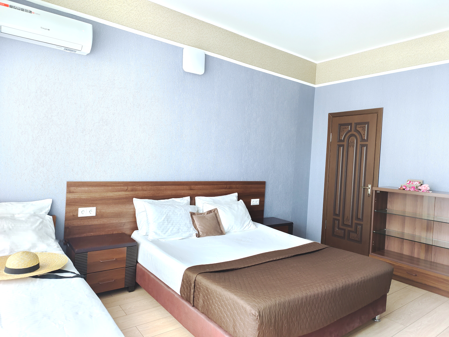 Трёхместный комфорт с общей террасой