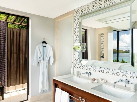 Grand Panoramic Pool Villa