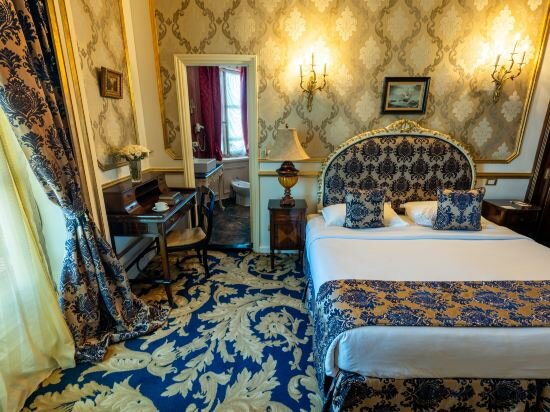 Golden Junior Suite Direct Sea View