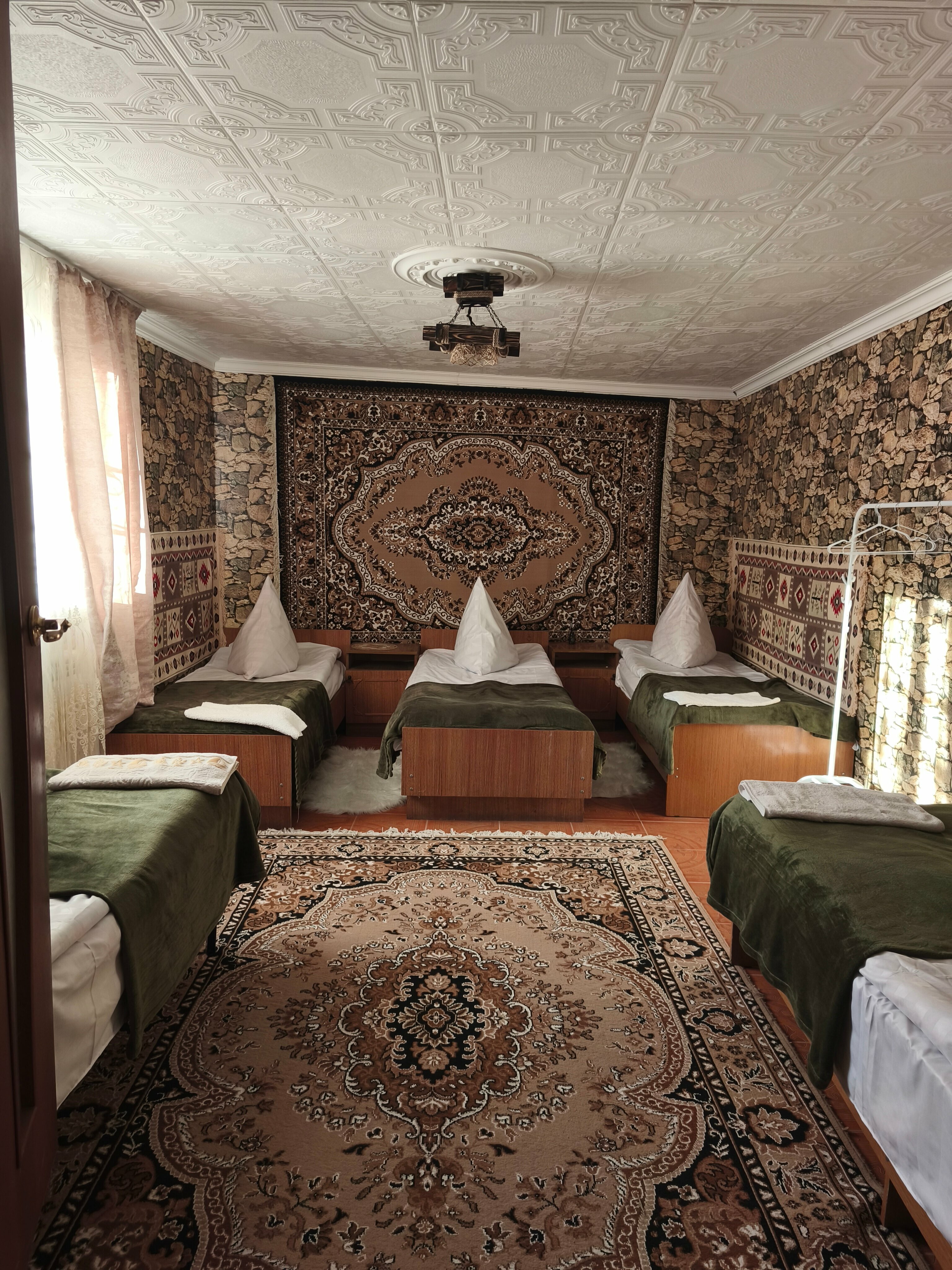 Семейный номер с видом на горы