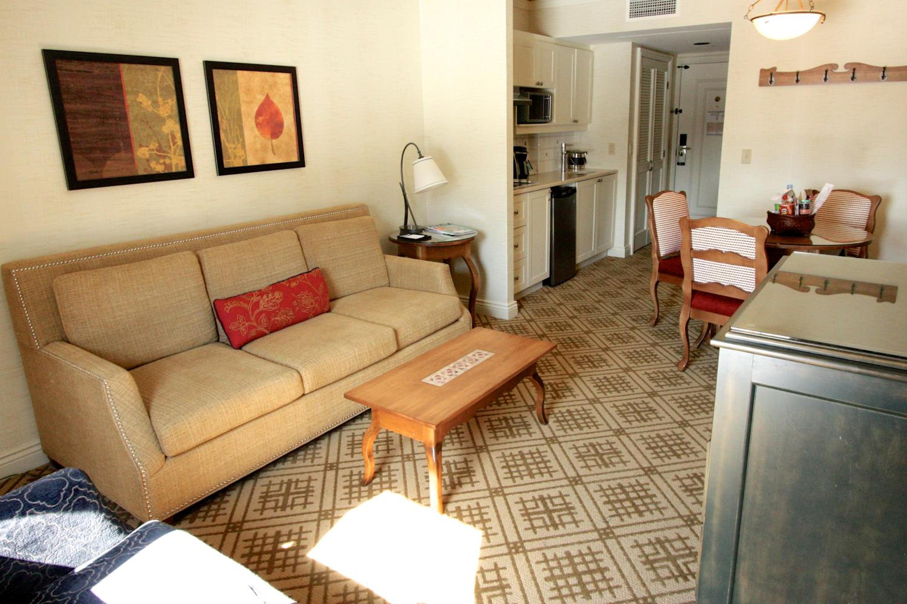 Junior Queen Suite With Kitchenette And Sofa Bed