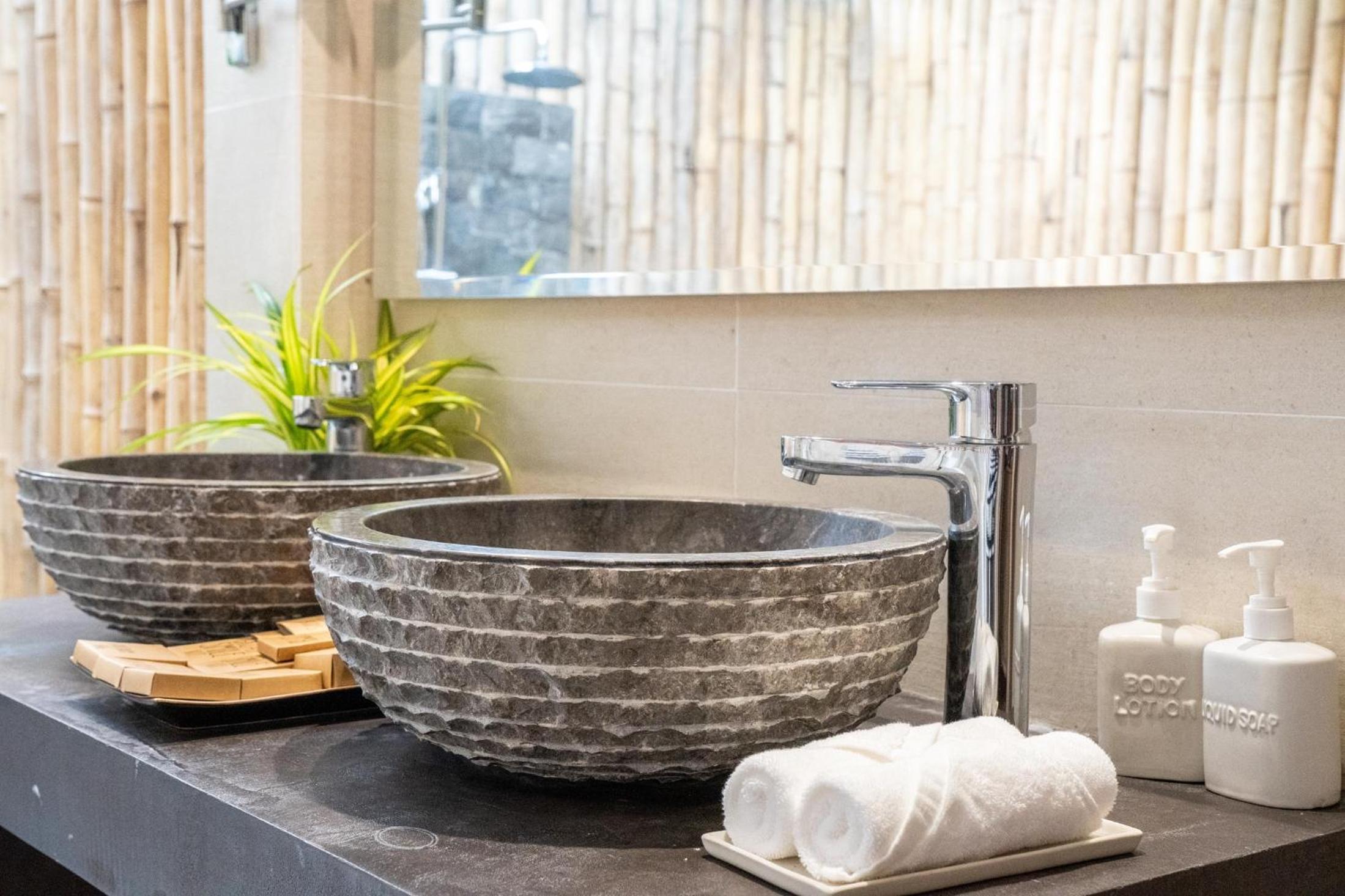 Seaview Bungalow with Two Single Beds