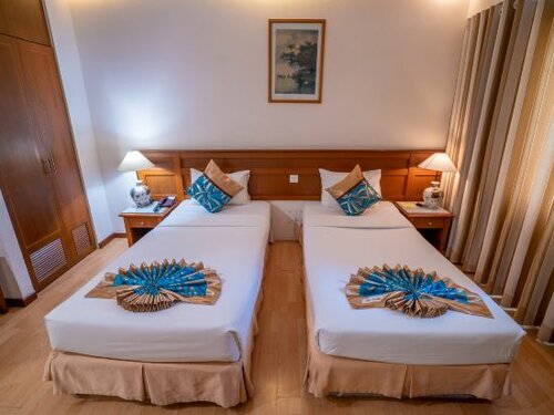 Premium Deluxe Twin Room в Oscar Saigon Hotel