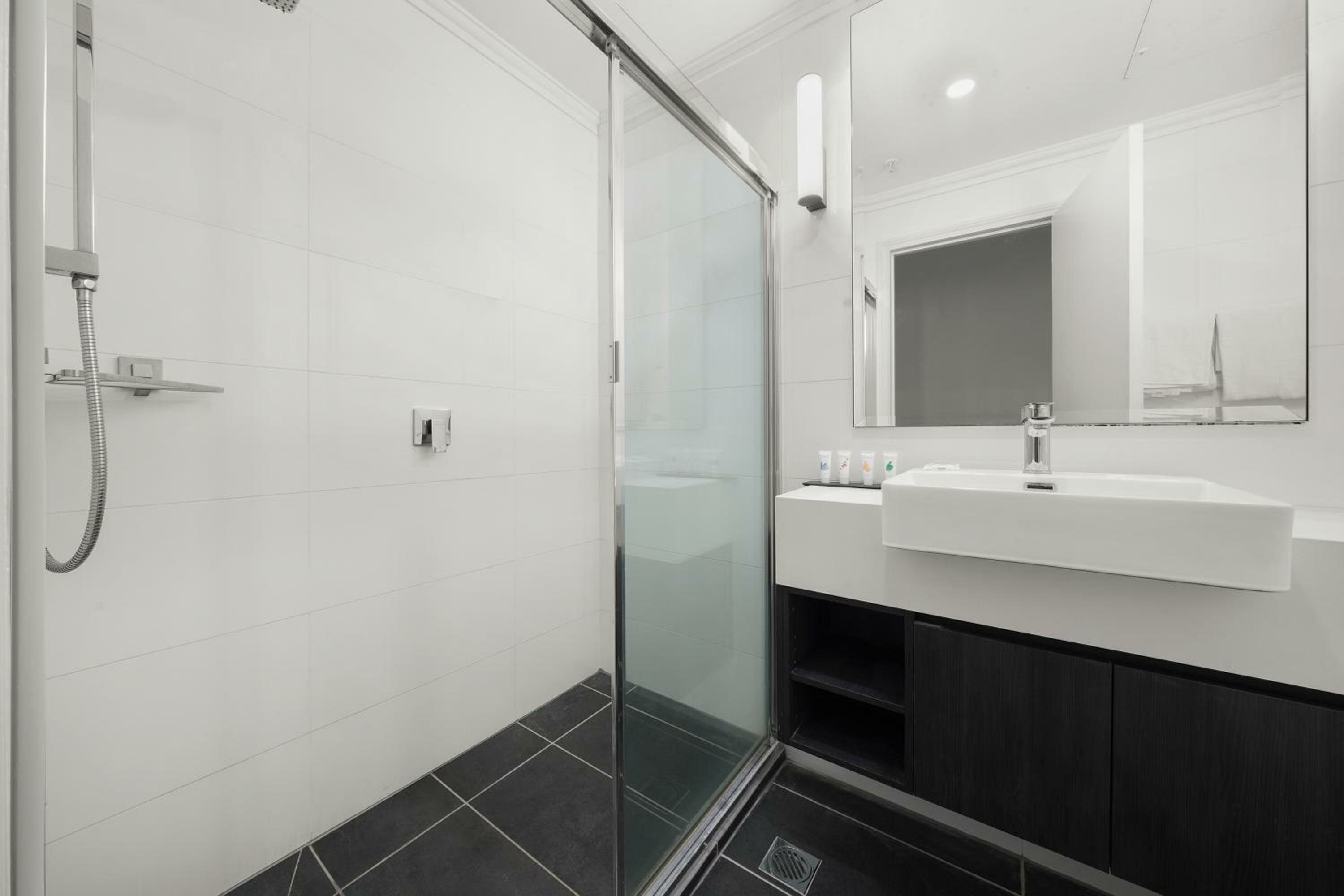 Superior Premier King Apartment - Non-Smoking