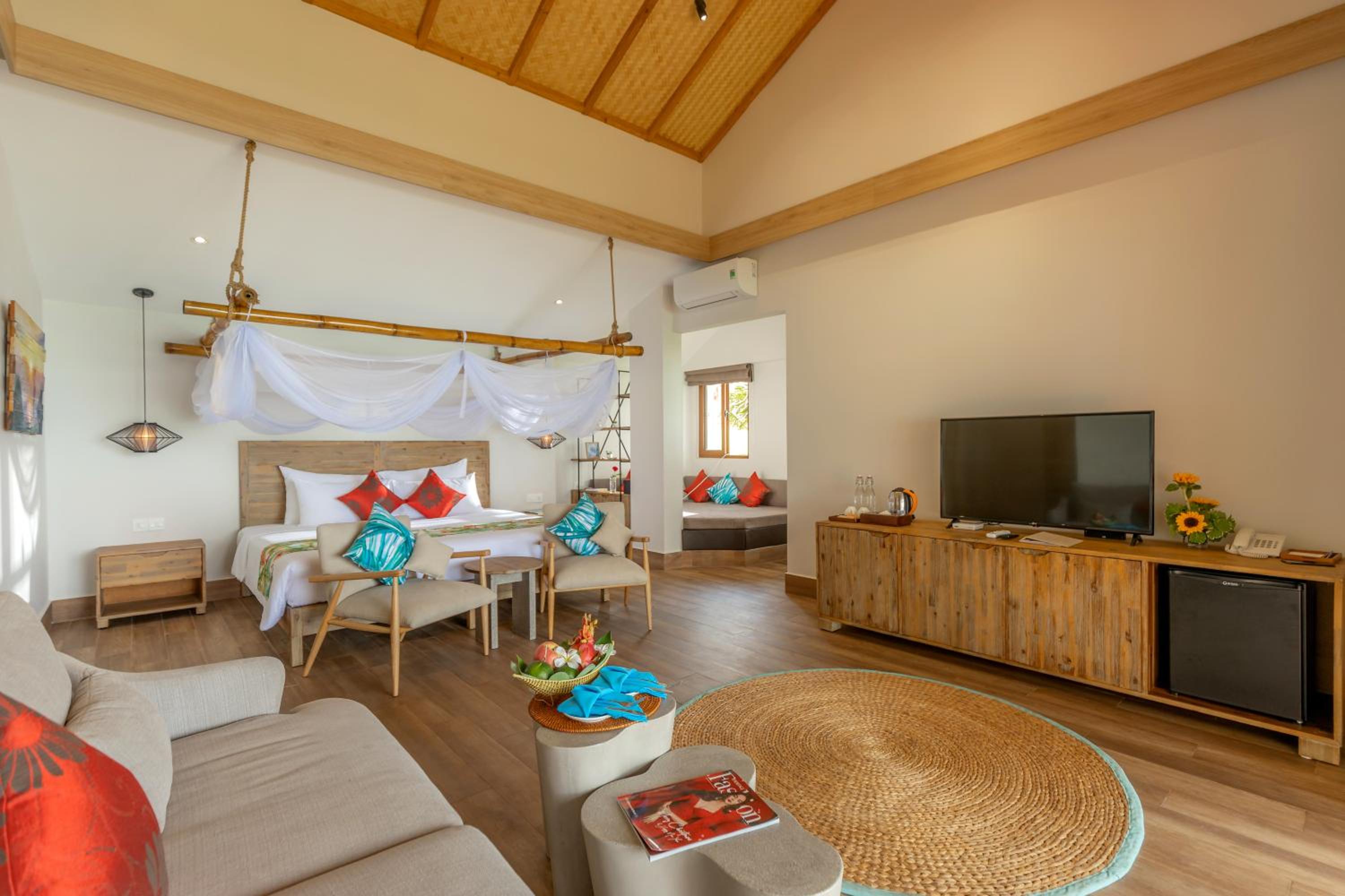 Beachfront Bungalow with King Bed