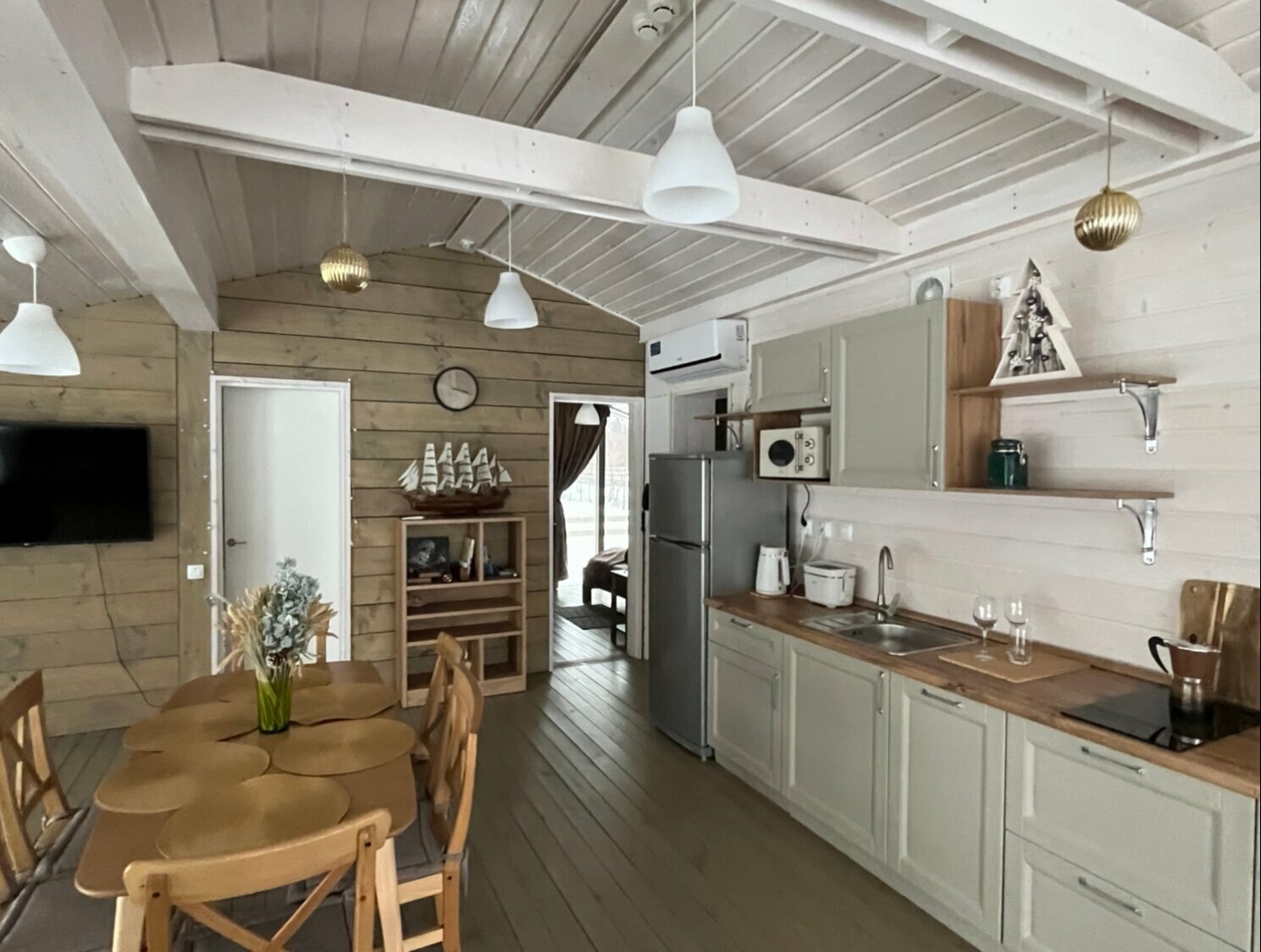 Коттедж с видом на лес