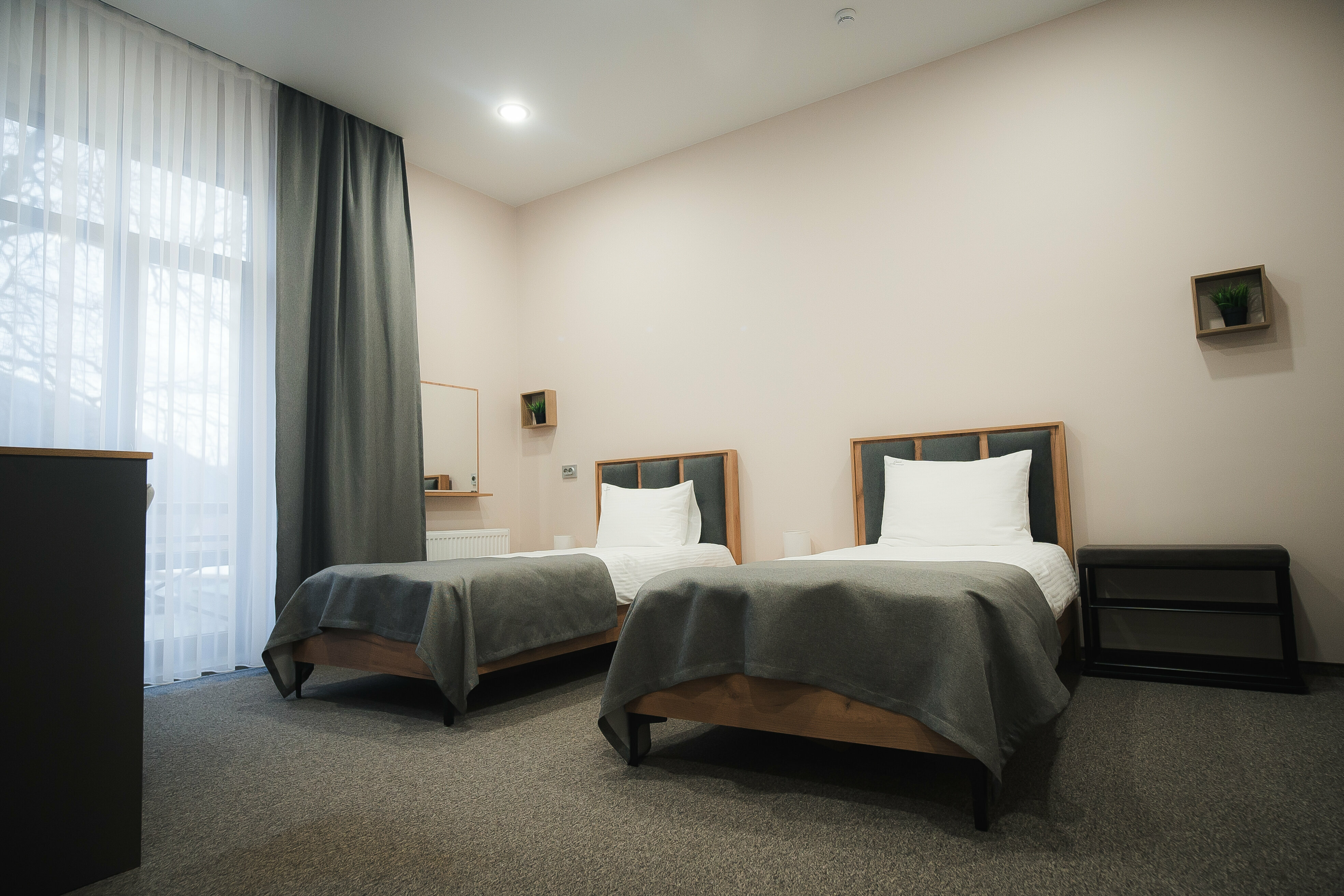 Просторный двухместный номер с 2 отдельными кроватями