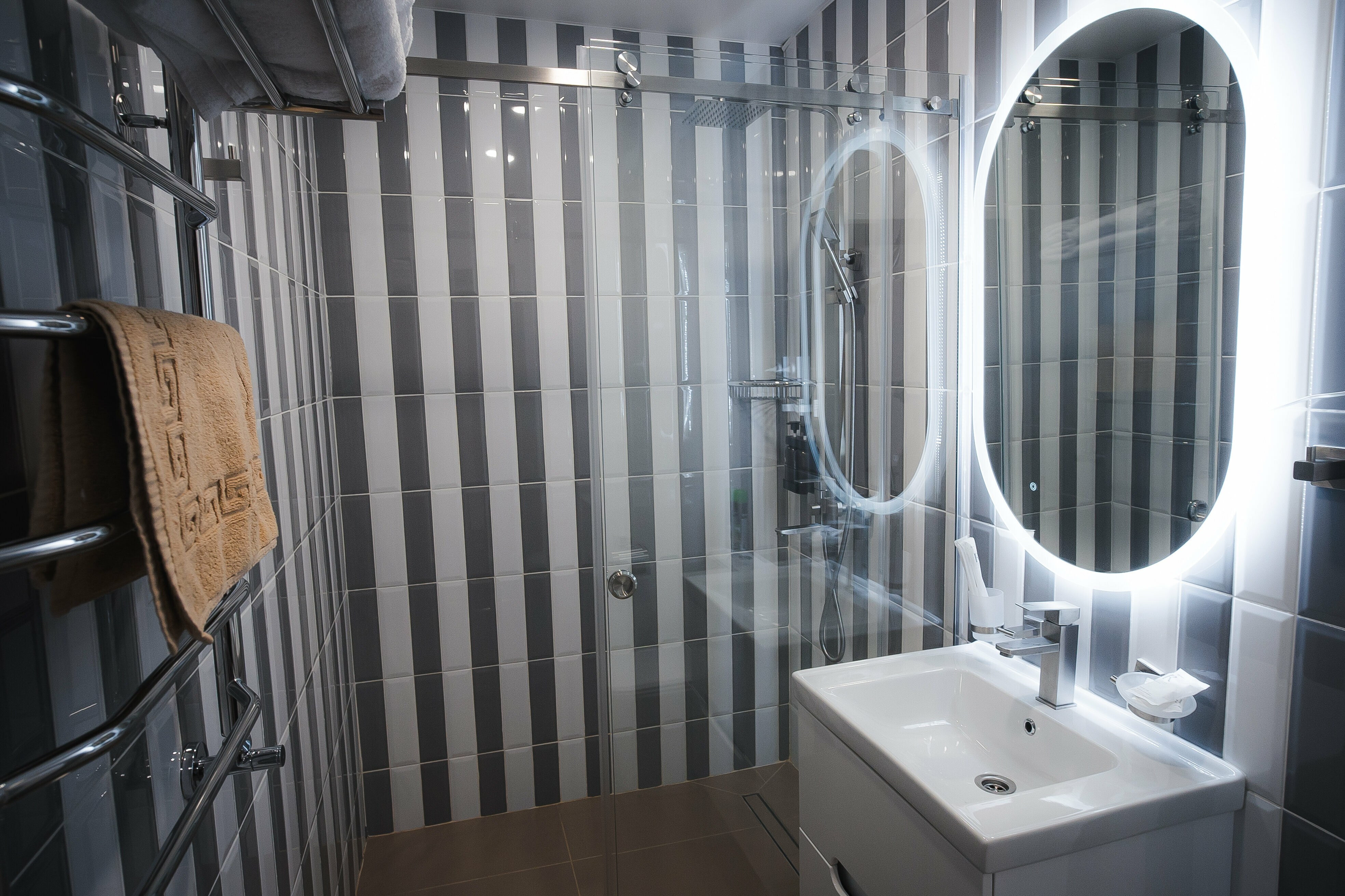 Просторный двухместный номер с 2 отдельными кроватями