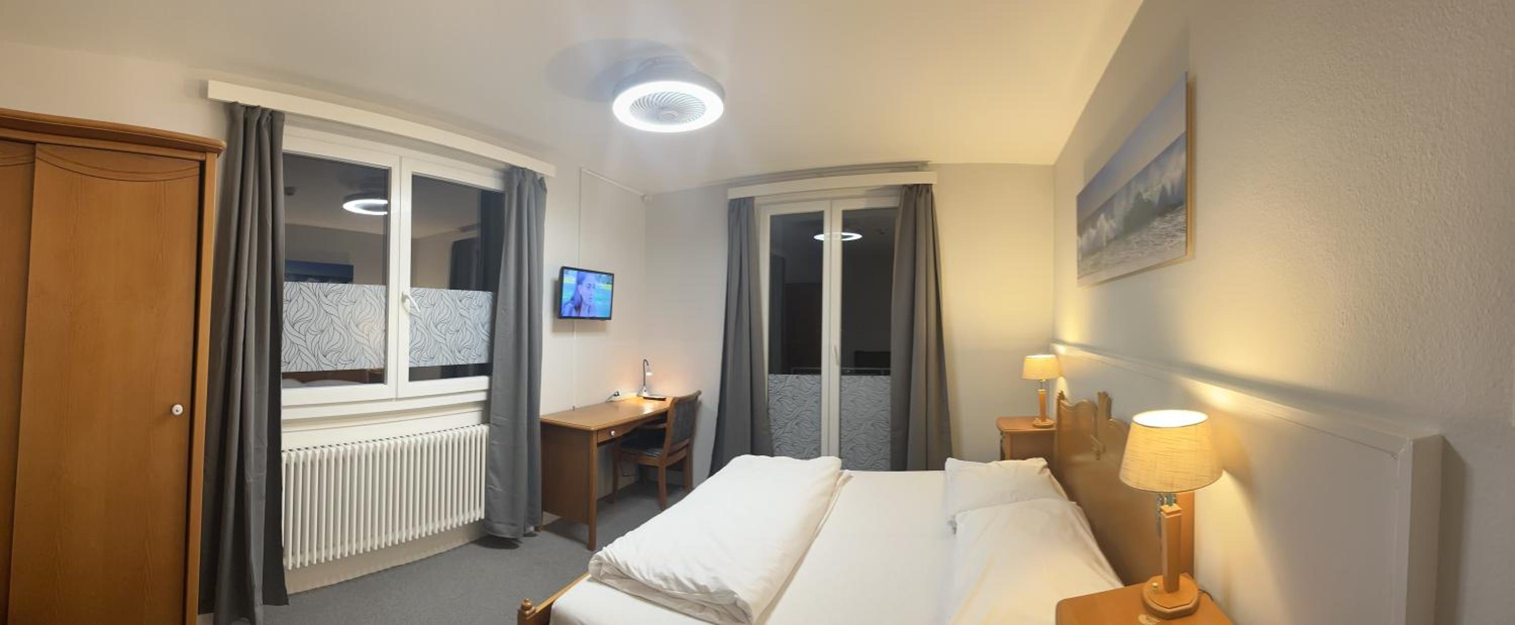 Double Room (1 Adult)
