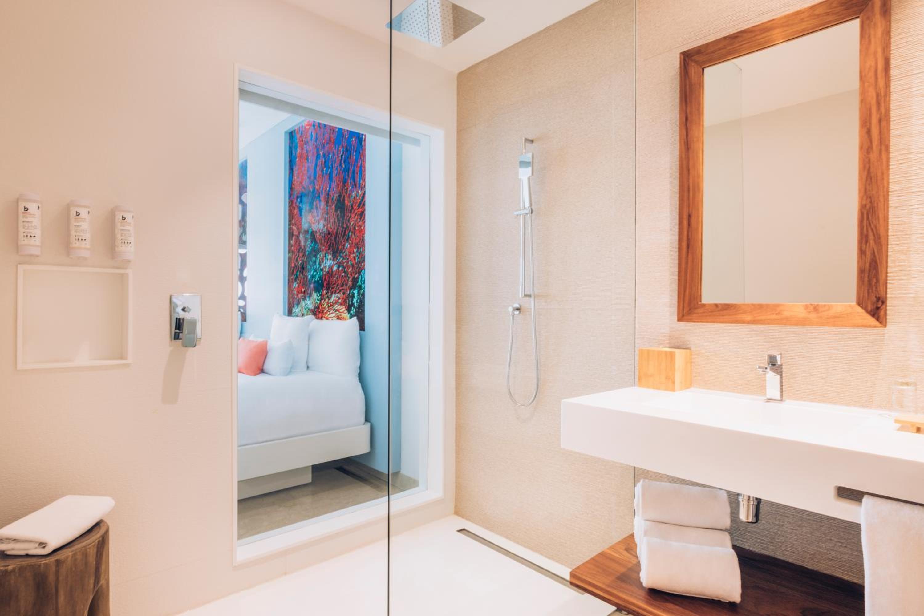 Junior Suite Ocean Front (3 Adults)